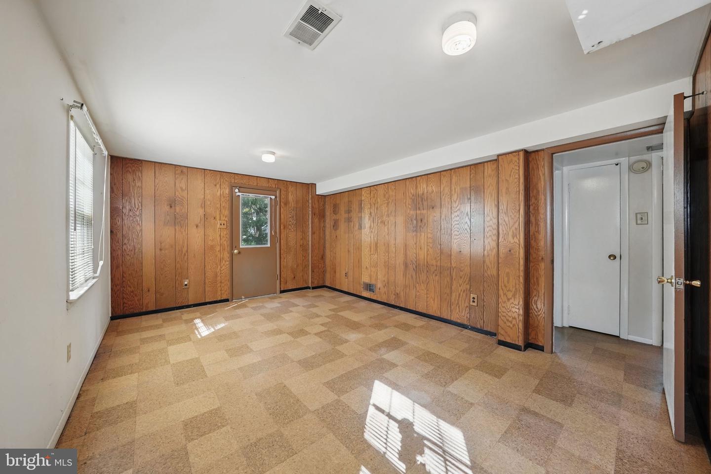 4905 SPRINGBROOK DR, ANNANDALE, Virginia 22003, 4 Bedrooms Bedrooms, 8 Rooms Rooms,2 BathroomsBathrooms,Residential,For sale,4905 SPRINGBROOK DR,VAFX2232454 MLS # VAFX2232454