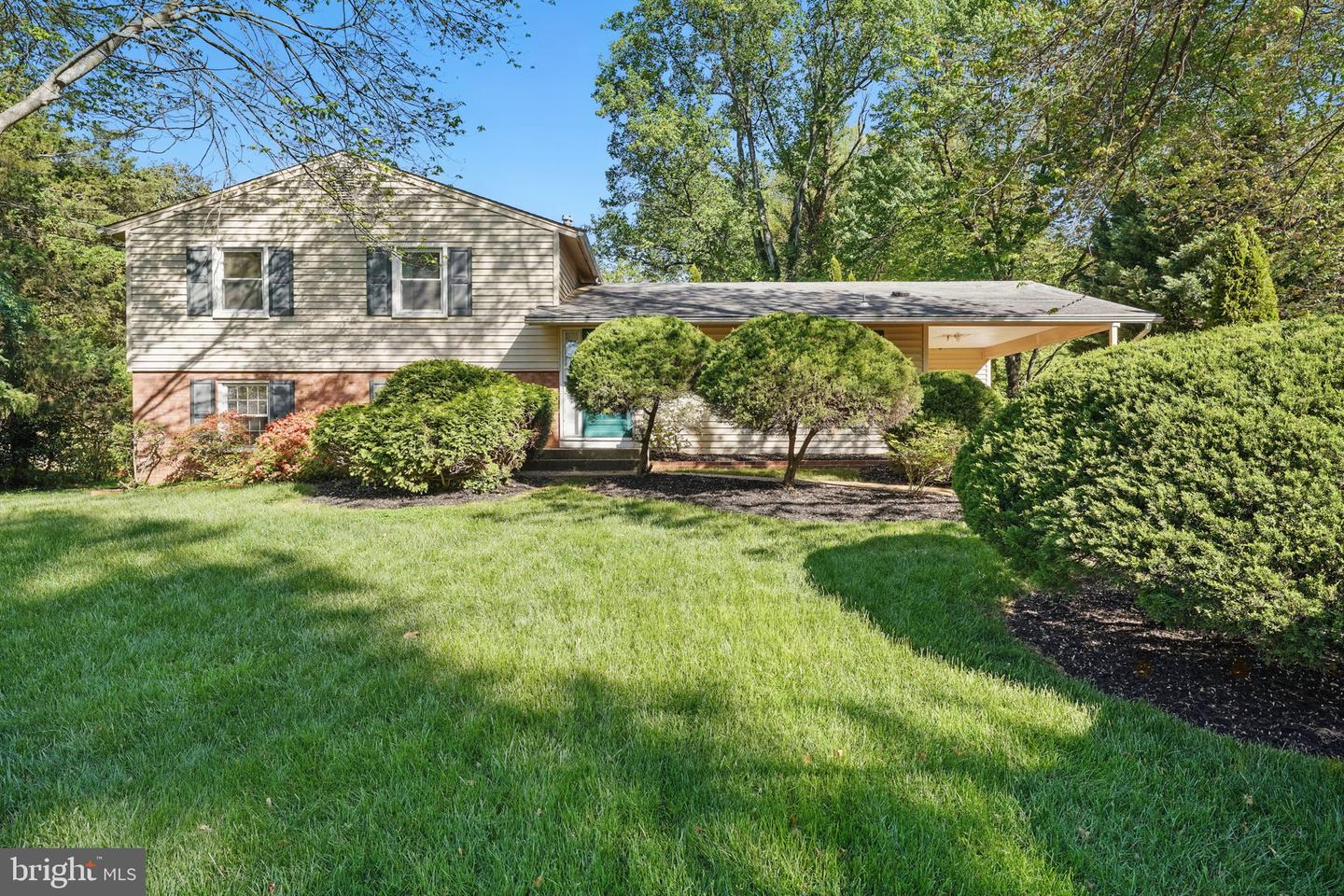4905 SPRINGBROOK DR, ANNANDALE, Virginia 22003, 4 Bedrooms Bedrooms, 8 Rooms Rooms,2 BathroomsBathrooms,Residential,For sale,4905 SPRINGBROOK DR,VAFX2232454 MLS # VAFX2232454