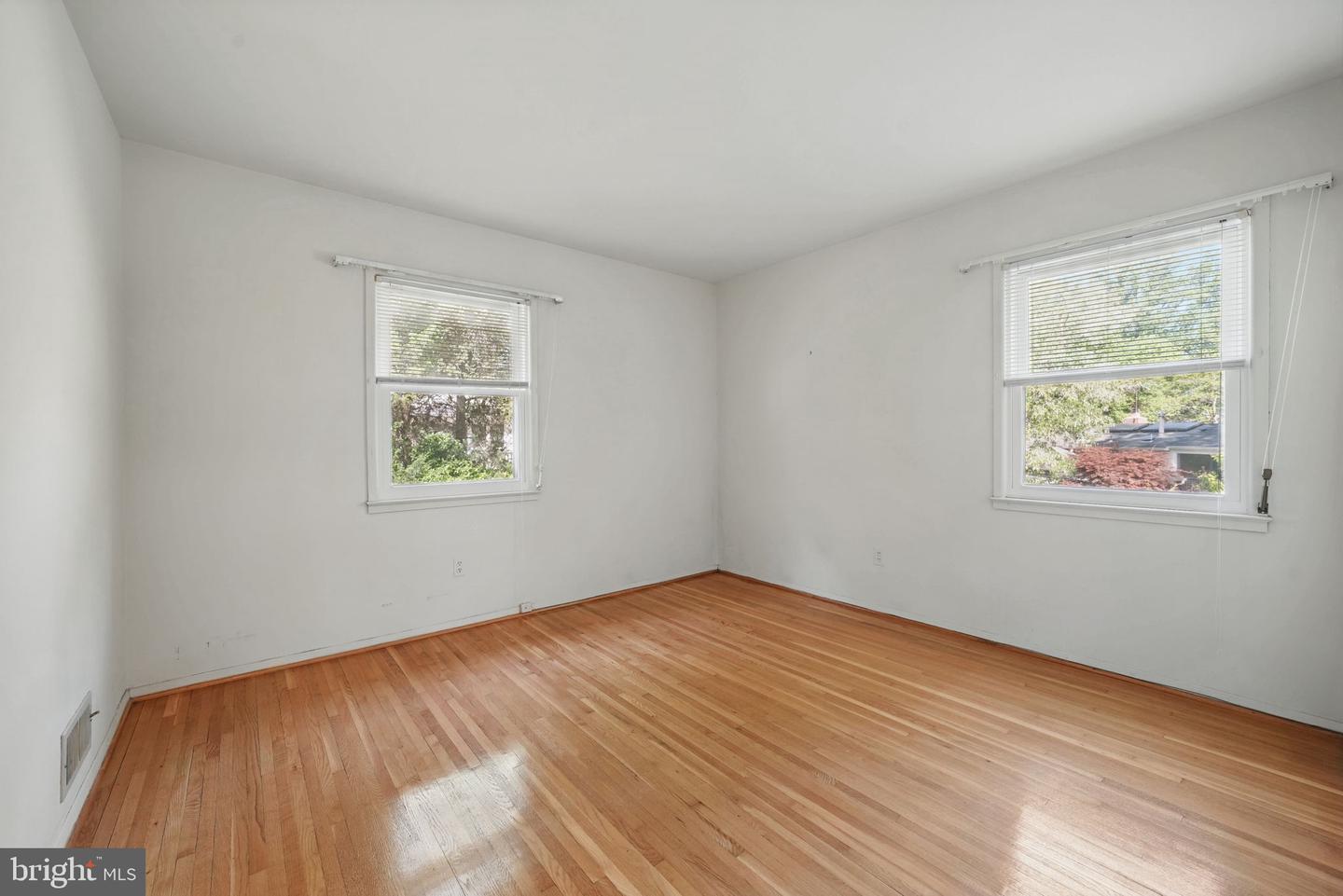 4905 SPRINGBROOK DR, ANNANDALE, Virginia 22003, 4 Bedrooms Bedrooms, 8 Rooms Rooms,2 BathroomsBathrooms,Residential,For sale,4905 SPRINGBROOK DR,VAFX2232454 MLS # VAFX2232454