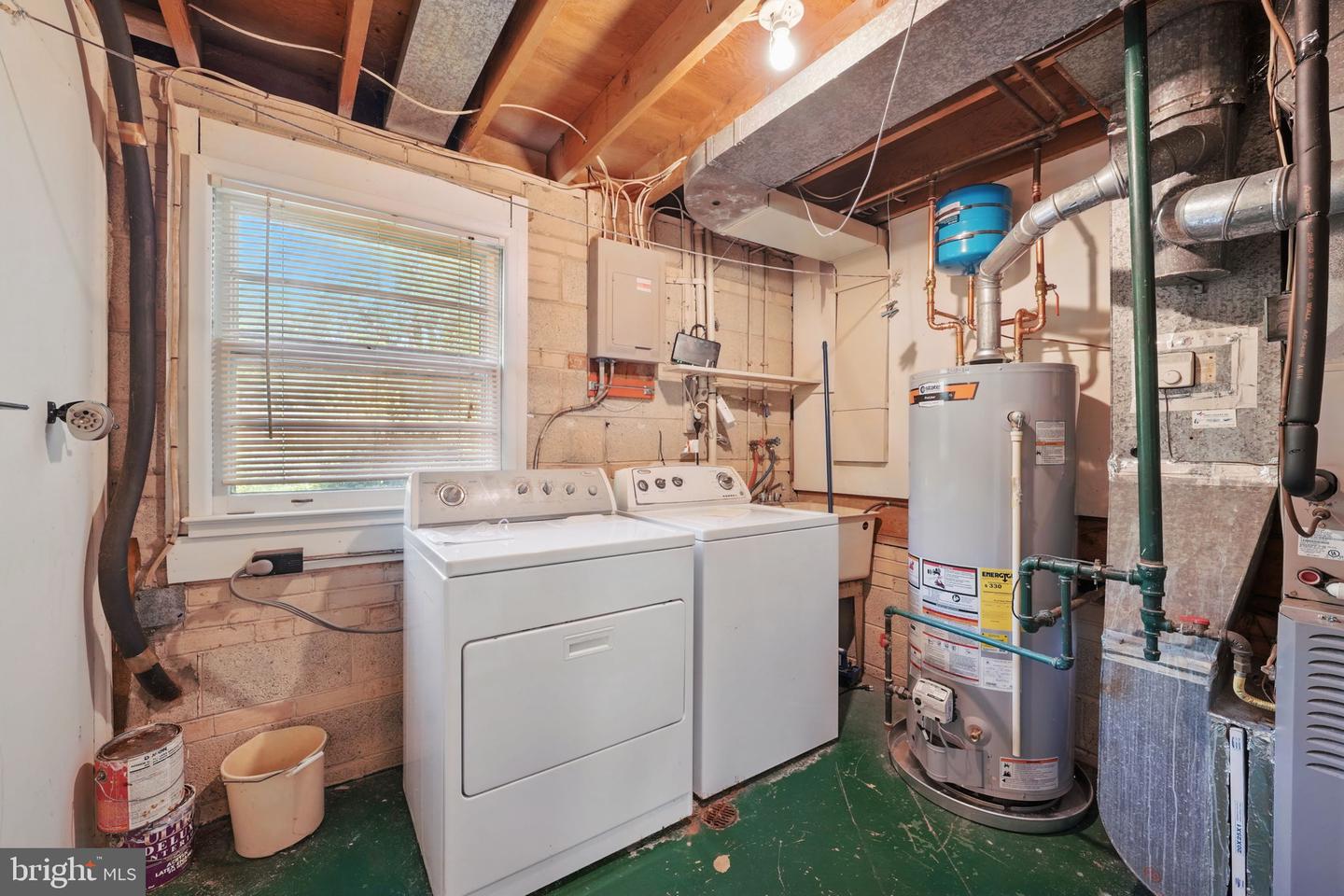 4905 SPRINGBROOK DR, ANNANDALE, Virginia 22003, 4 Bedrooms Bedrooms, 8 Rooms Rooms,2 BathroomsBathrooms,Residential,For sale,4905 SPRINGBROOK DR,VAFX2232454 MLS # VAFX2232454
