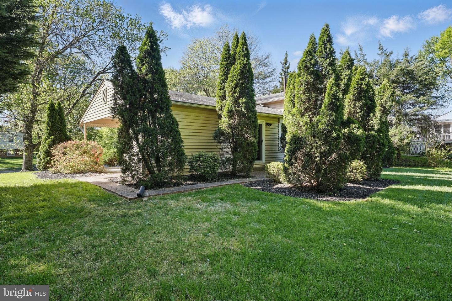 4905 SPRINGBROOK DR, ANNANDALE, Virginia 22003, 4 Bedrooms Bedrooms, 8 Rooms Rooms,2 BathroomsBathrooms,Residential,For sale,4905 SPRINGBROOK DR,VAFX2232454 MLS # VAFX2232454