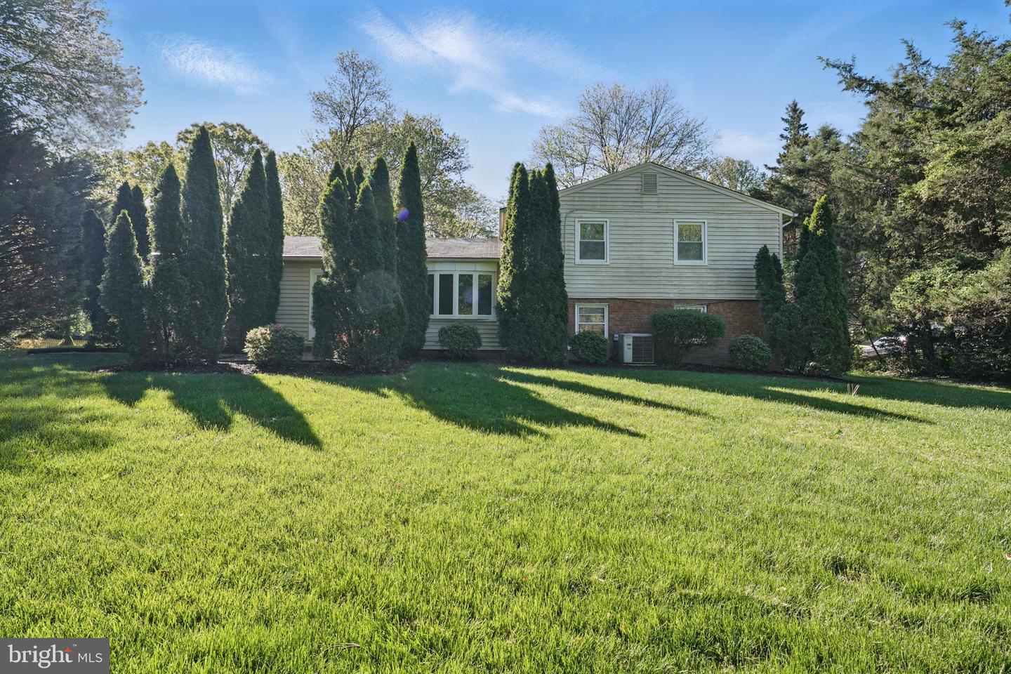 4905 SPRINGBROOK DR, ANNANDALE, Virginia 22003, 4 Bedrooms Bedrooms, 8 Rooms Rooms,2 BathroomsBathrooms,Residential,For sale,4905 SPRINGBROOK DR,VAFX2232454 MLS # VAFX2232454