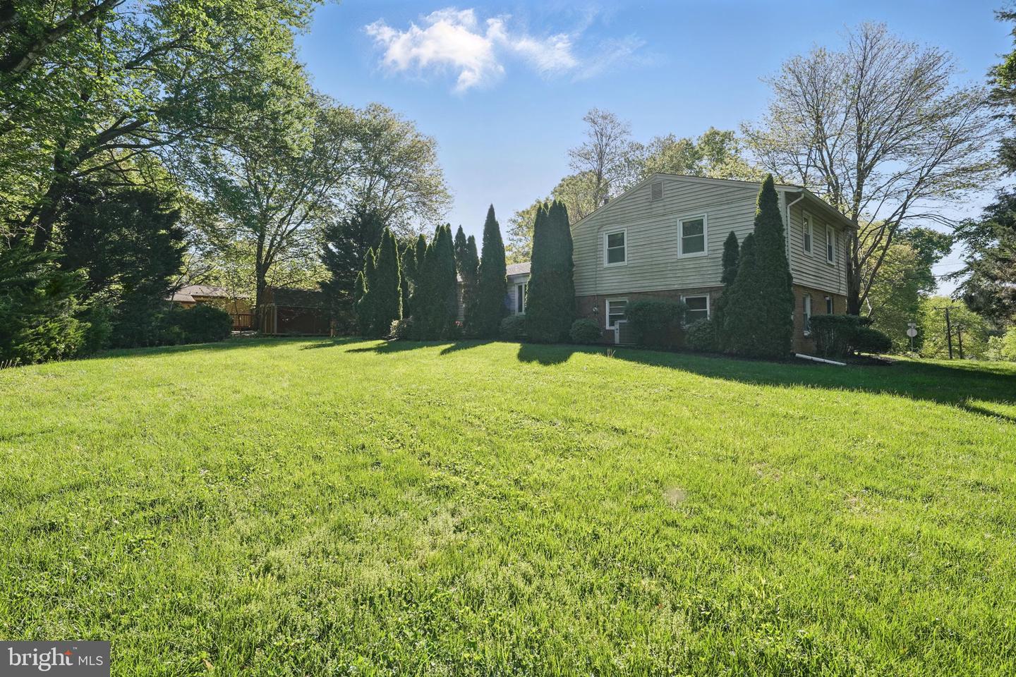 4905 SPRINGBROOK DR, ANNANDALE, Virginia 22003, 4 Bedrooms Bedrooms, 8 Rooms Rooms,2 BathroomsBathrooms,Residential,For sale,4905 SPRINGBROOK DR,VAFX2232454 MLS # VAFX2232454