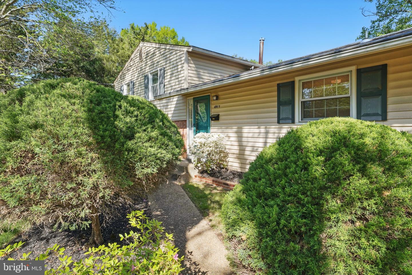 4905 SPRINGBROOK DR, ANNANDALE, Virginia 22003, 4 Bedrooms Bedrooms, 8 Rooms Rooms,2 BathroomsBathrooms,Residential,For sale,4905 SPRINGBROOK DR,VAFX2232454 MLS # VAFX2232454