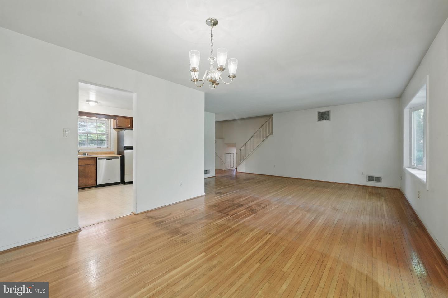 4905 SPRINGBROOK DR, ANNANDALE, Virginia 22003, 4 Bedrooms Bedrooms, 8 Rooms Rooms,2 BathroomsBathrooms,Residential,For sale,4905 SPRINGBROOK DR,VAFX2232454 MLS # VAFX2232454