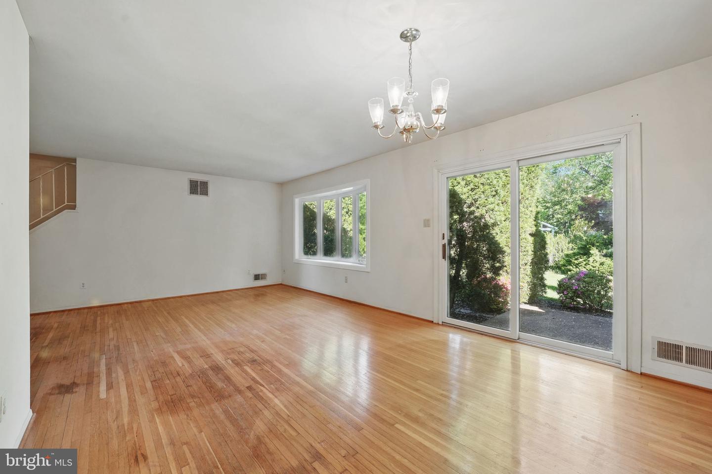 4905 SPRINGBROOK DR, ANNANDALE, Virginia 22003, 4 Bedrooms Bedrooms, 8 Rooms Rooms,2 BathroomsBathrooms,Residential,For sale,4905 SPRINGBROOK DR,VAFX2232454 MLS # VAFX2232454