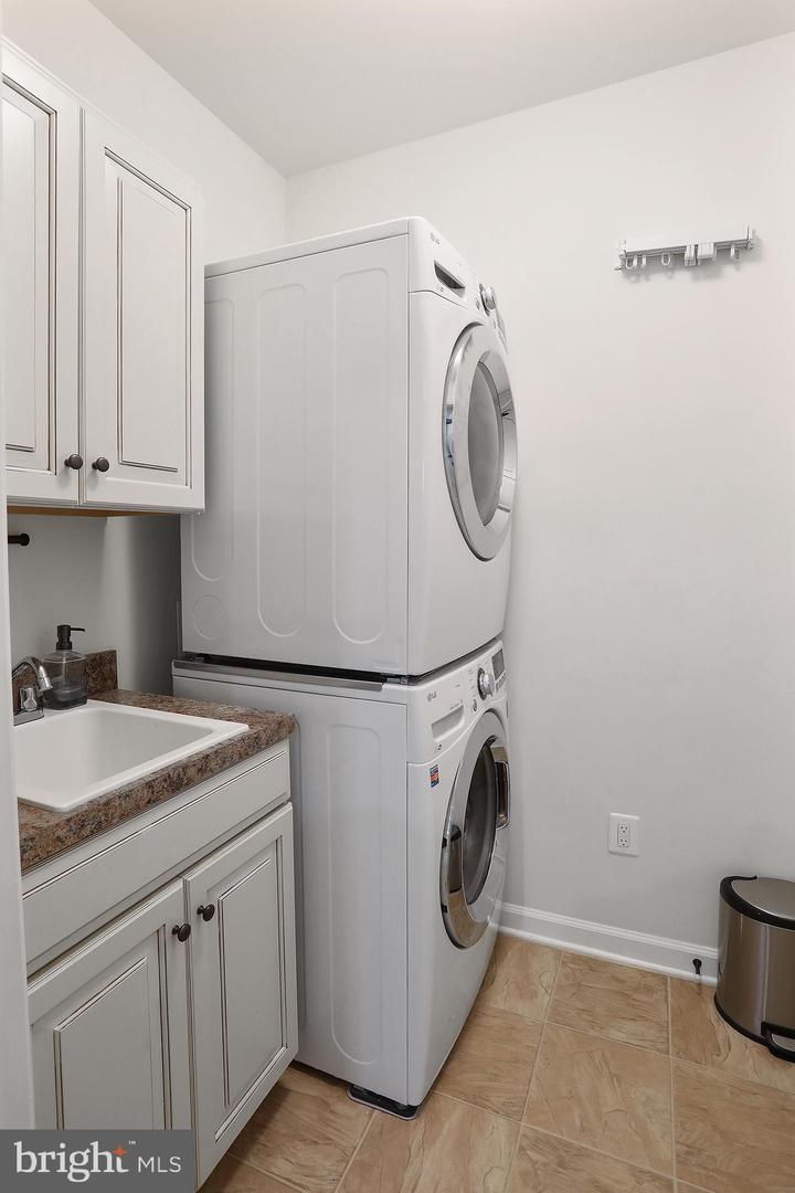 25936 RACING SUN DR, ALDIE, Virginia 20105, 3 Bedrooms Bedrooms, ,2 BathroomsBathrooms,Residential,For sale,25936 RACING SUN DR,VALO2093156 MLS # VALO2093156