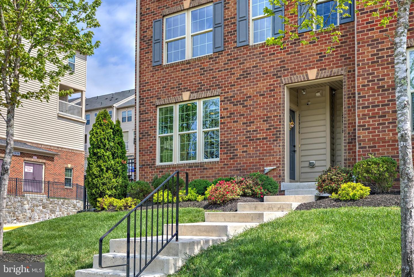 25936 RACING SUN DR, ALDIE, Virginia 20105, 3 Bedrooms Bedrooms, ,2 BathroomsBathrooms,Residential,For sale,25936 RACING SUN DR,VALO2093156 MLS # VALO2093156