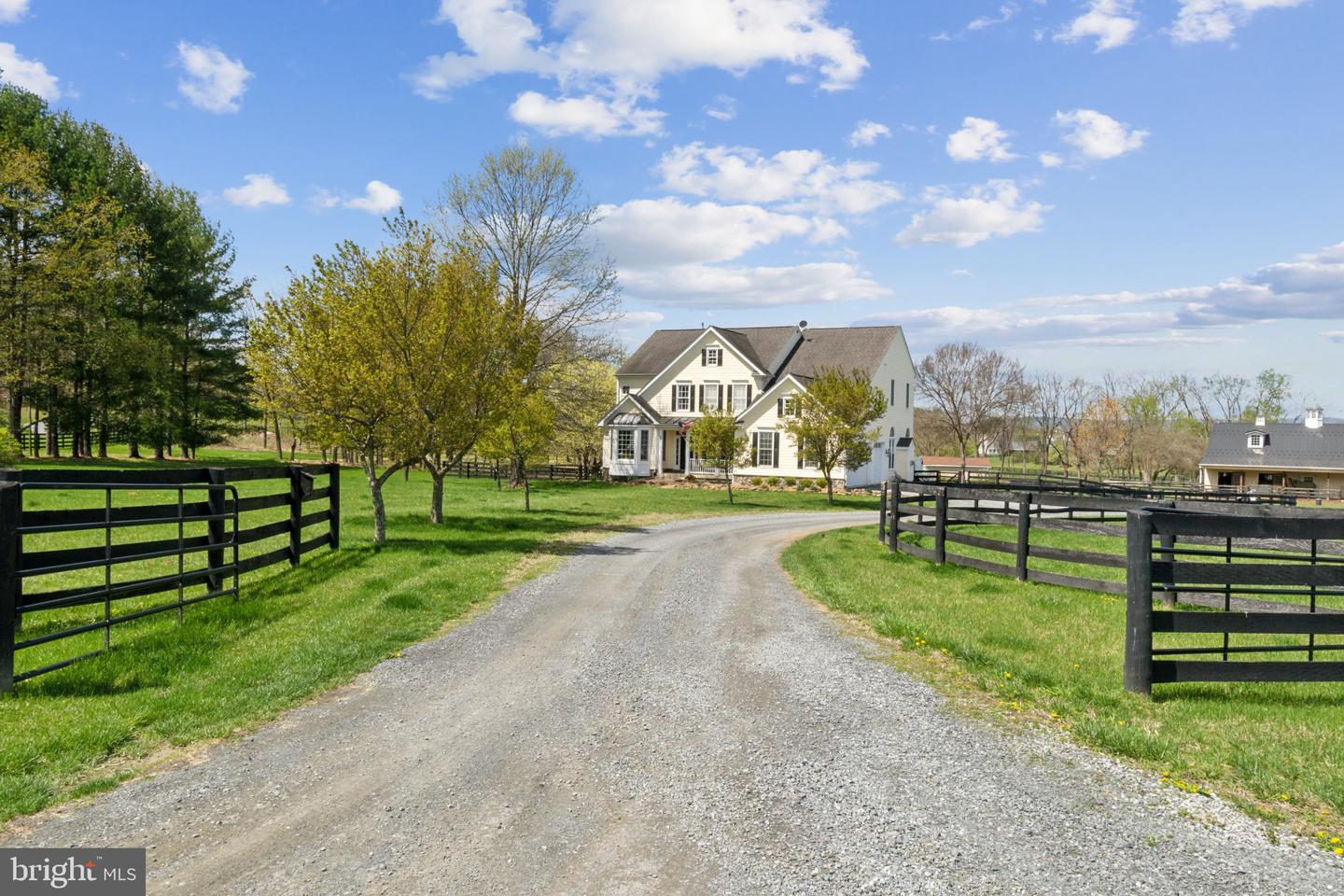 20011 PLEASANT MEADOW LN, PURCELLVILLE, Virginia 20132, 5 Bedrooms Bedrooms, ,5 BathroomsBathrooms,Residential,For sale,20011 PLEASANT MEADOW LN,VALO2093270 MLS # VALO2093270