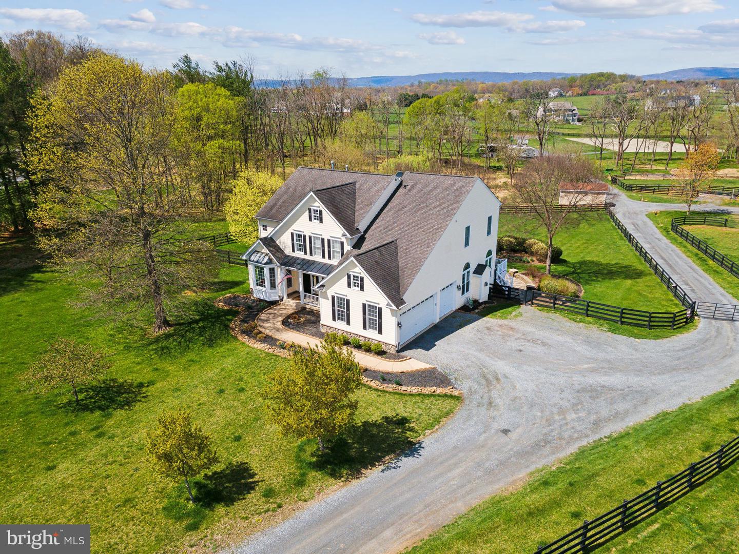 20011 PLEASANT MEADOW LN, PURCELLVILLE, Virginia 20132, 5 Bedrooms Bedrooms, ,5 BathroomsBathrooms,Residential,For sale,20011 PLEASANT MEADOW LN,VALO2093270 MLS # VALO2093270