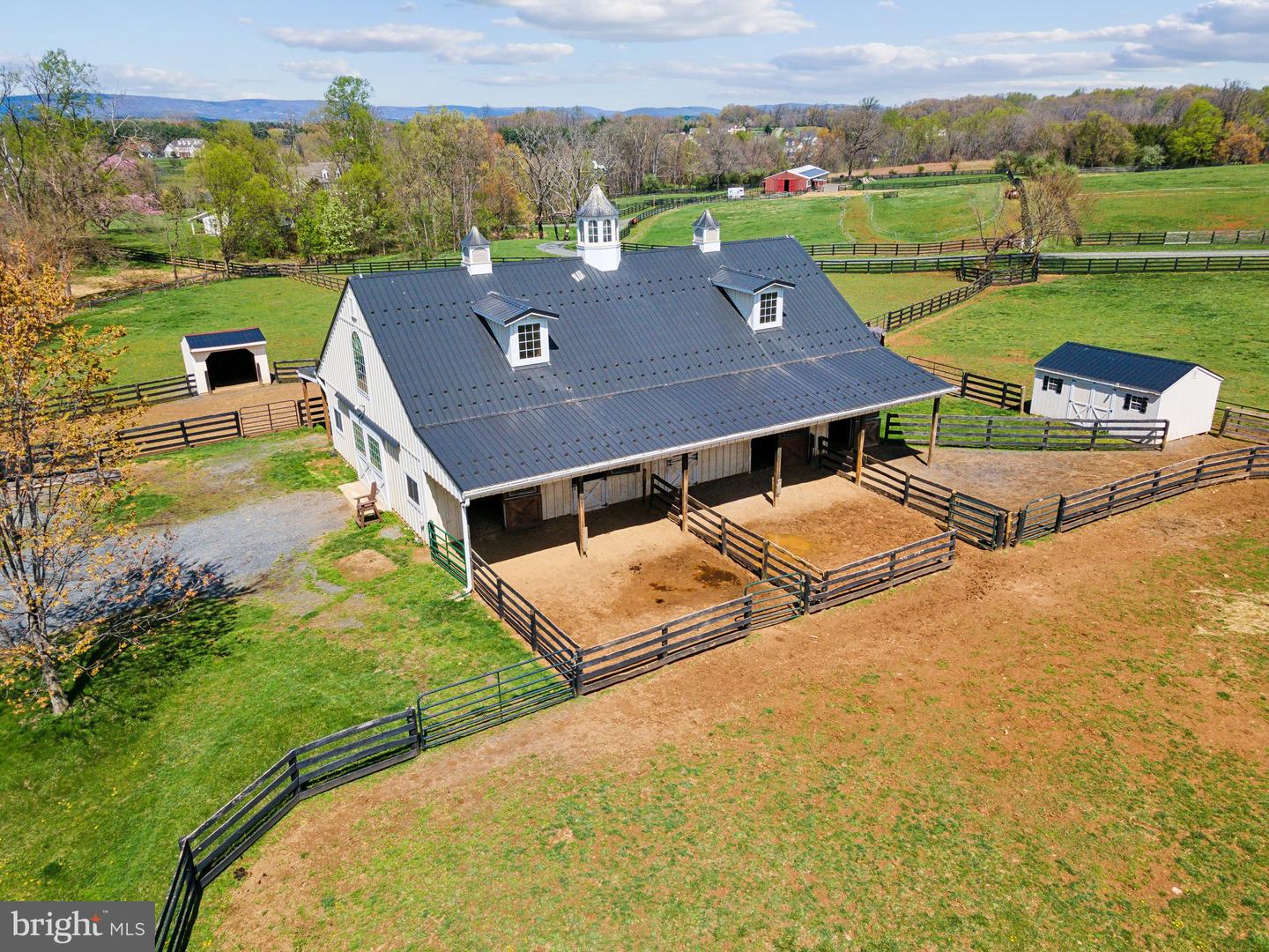 20011 PLEASANT MEADOW LN, PURCELLVILLE, Virginia 20132, 5 Bedrooms Bedrooms, ,5 BathroomsBathrooms,Residential,For sale,20011 PLEASANT MEADOW LN,VALO2093270 MLS # VALO2093270