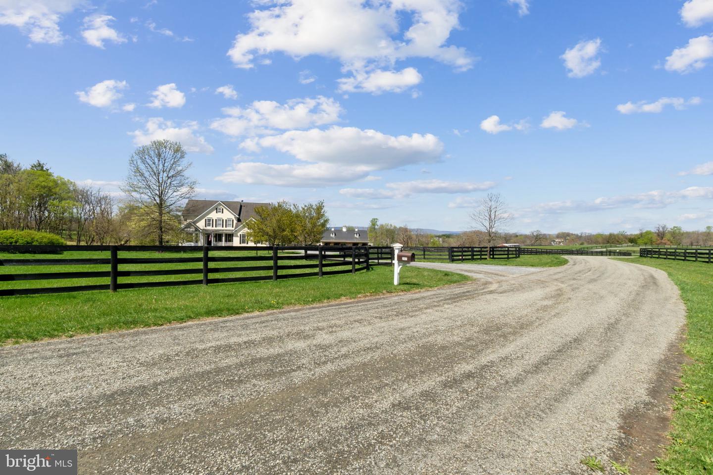 20011 PLEASANT MEADOW LN, PURCELLVILLE, Virginia 20132, 5 Bedrooms Bedrooms, ,5 BathroomsBathrooms,Residential,For sale,20011 PLEASANT MEADOW LN,VALO2093270 MLS # VALO2093270