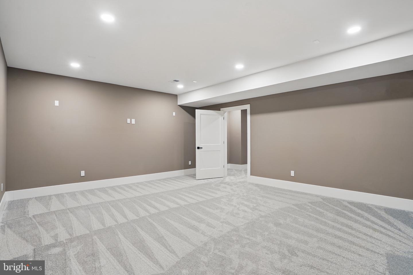 4134 MAPLE AVE, FAIRFAX, Virginia 22032, 6 Bedrooms Bedrooms, ,6 BathroomsBathrooms,Residential,For sale,4134 MAPLE AVE,VAFX2232944 MLS # VAFX2232944