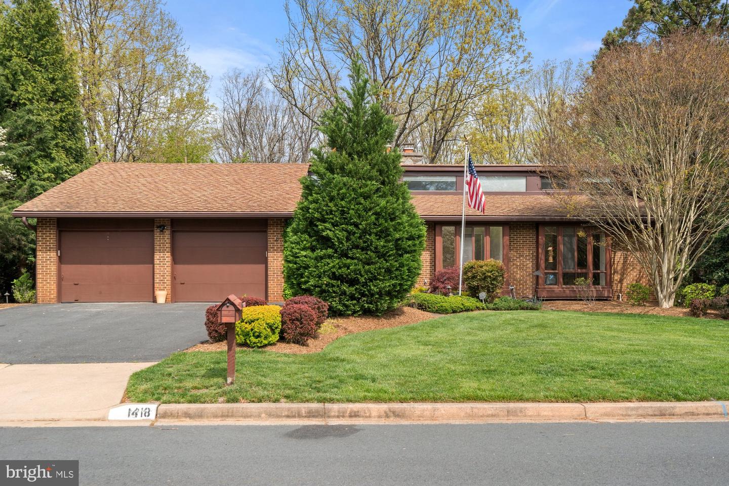 1418 WOLFTRAP RUN RD, VIENNA, Virginia 22182, 5 Bedrooms Bedrooms, ,3 BathroomsBathrooms,Residential,For sale,1418 WOLFTRAP RUN RD,VAFX2233056 MLS # VAFX2233056