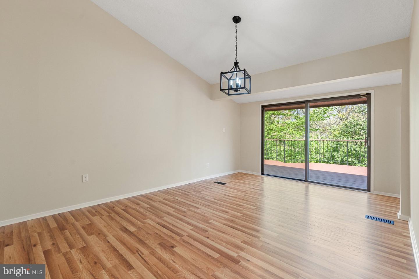 1418 WOLFTRAP RUN RD, VIENNA, Virginia 22182, 5 Bedrooms Bedrooms, ,3 BathroomsBathrooms,Residential,For sale,1418 WOLFTRAP RUN RD,VAFX2233056 MLS # VAFX2233056