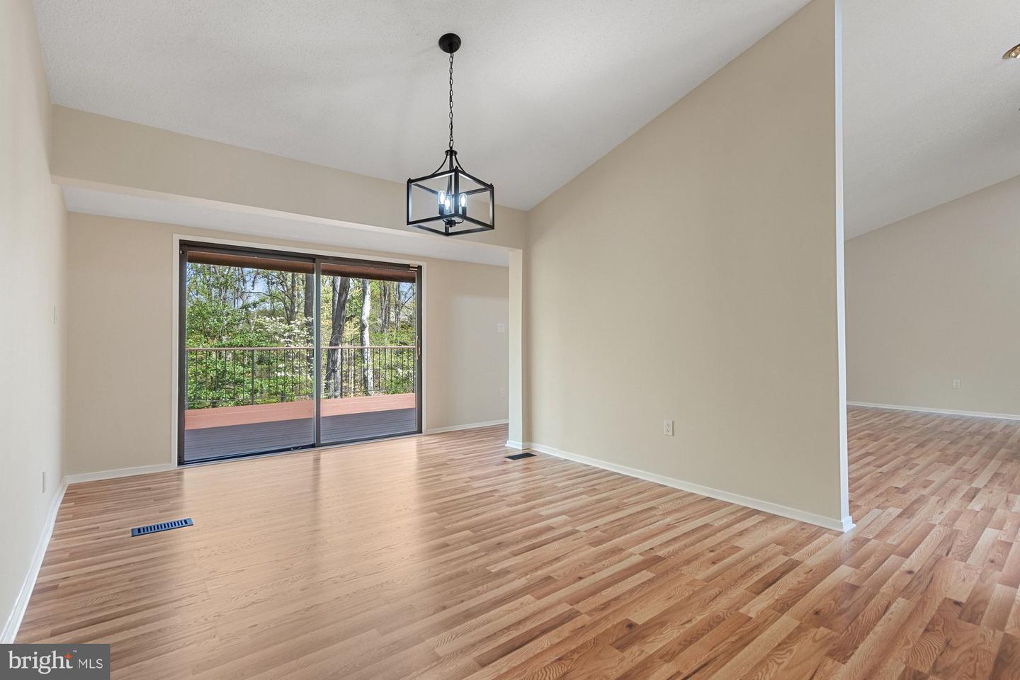 1418 WOLFTRAP RUN RD, VIENNA, Virginia 22182, 5 Bedrooms Bedrooms, ,3 BathroomsBathrooms,Residential,For sale,1418 WOLFTRAP RUN RD,VAFX2233056 MLS # VAFX2233056