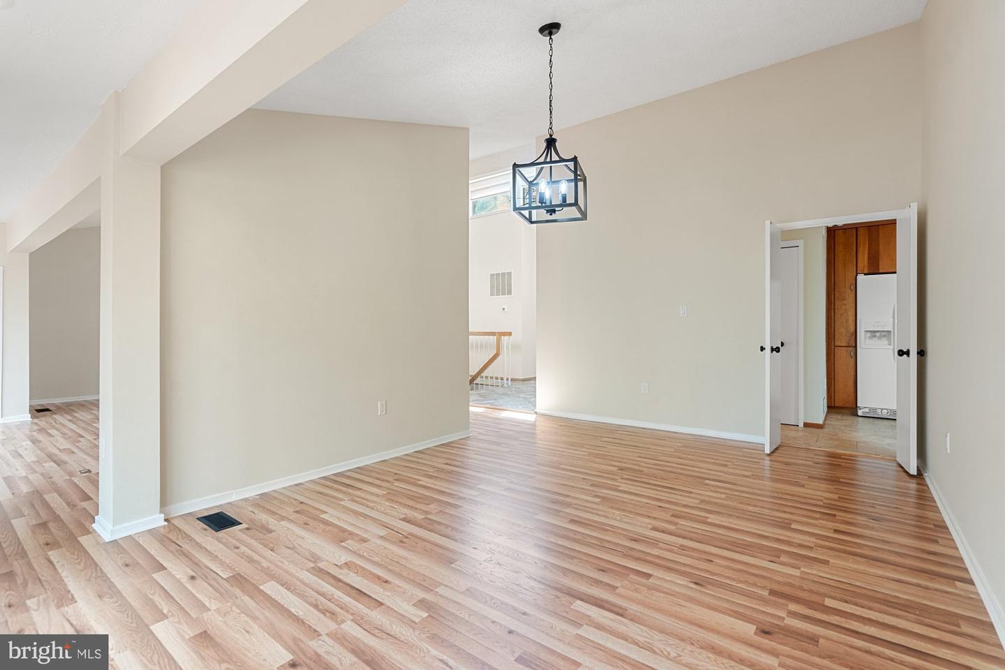 1418 WOLFTRAP RUN RD, VIENNA, Virginia 22182, 5 Bedrooms Bedrooms, ,3 BathroomsBathrooms,Residential,For sale,1418 WOLFTRAP RUN RD,VAFX2233056 MLS # VAFX2233056