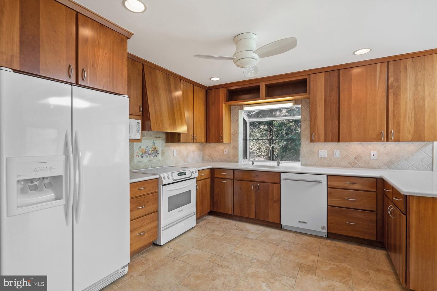 1418 WOLFTRAP RUN RD, VIENNA, Virginia 22182, 5 Bedrooms Bedrooms, ,3 BathroomsBathrooms,Residential,For sale,1418 WOLFTRAP RUN RD,VAFX2233056 MLS # VAFX2233056
