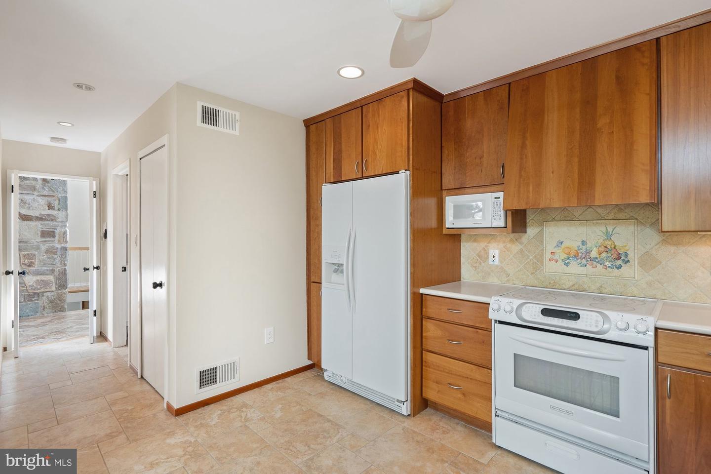1418 WOLFTRAP RUN RD, VIENNA, Virginia 22182, 5 Bedrooms Bedrooms, ,3 BathroomsBathrooms,Residential,For sale,1418 WOLFTRAP RUN RD,VAFX2233056 MLS # VAFX2233056