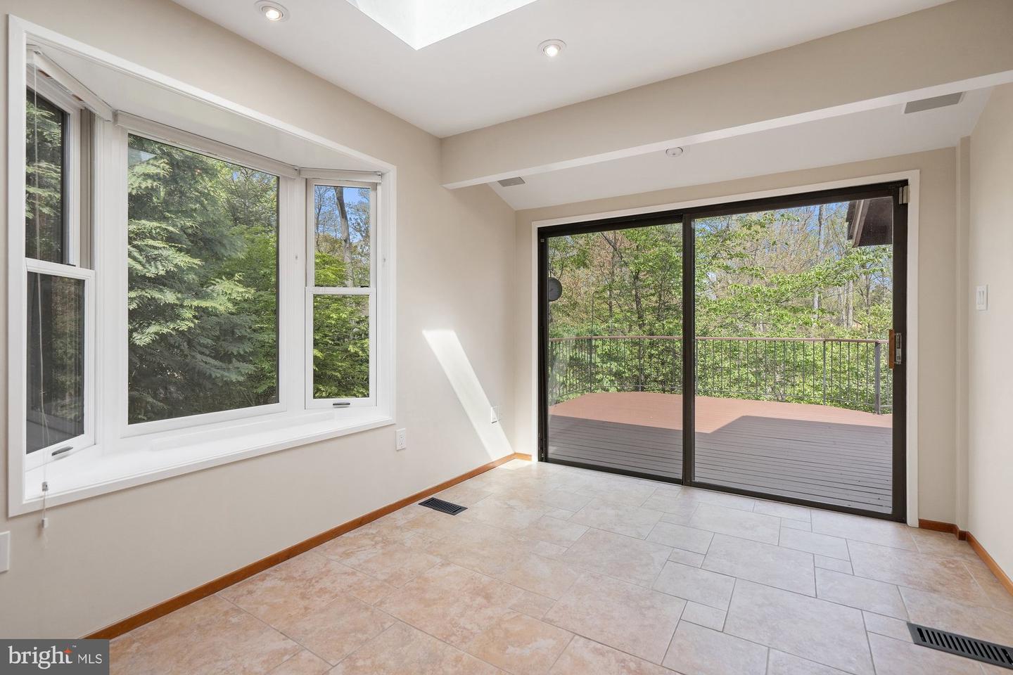1418 WOLFTRAP RUN RD, VIENNA, Virginia 22182, 5 Bedrooms Bedrooms, ,3 BathroomsBathrooms,Residential,For sale,1418 WOLFTRAP RUN RD,VAFX2233056 MLS # VAFX2233056