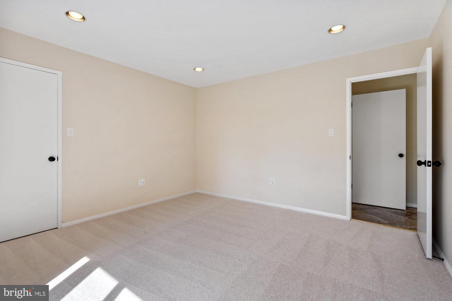 1418 WOLFTRAP RUN RD, VIENNA, Virginia 22182, 5 Bedrooms Bedrooms, ,3 BathroomsBathrooms,Residential,For sale,1418 WOLFTRAP RUN RD,VAFX2233056 MLS # VAFX2233056