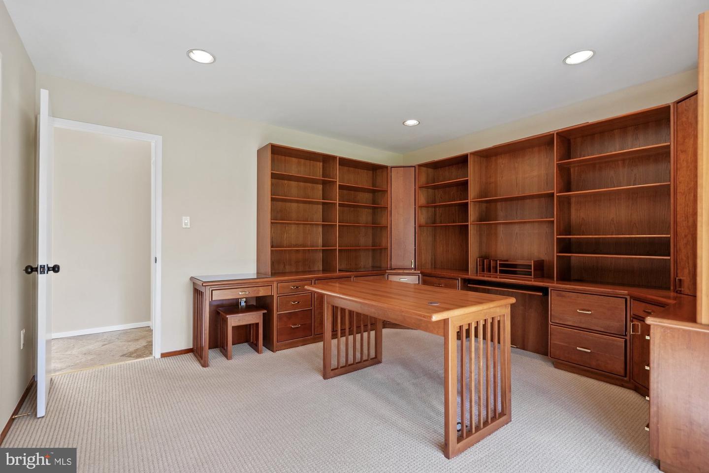 1418 WOLFTRAP RUN RD, VIENNA, Virginia 22182, 5 Bedrooms Bedrooms, ,3 BathroomsBathrooms,Residential,For sale,1418 WOLFTRAP RUN RD,VAFX2233056 MLS # VAFX2233056