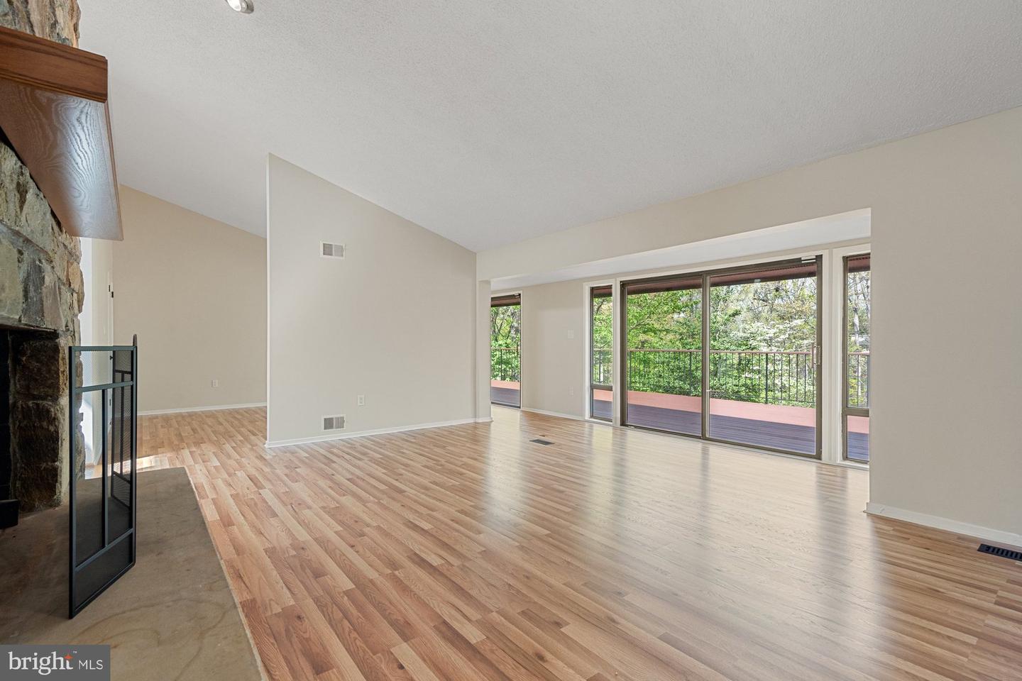 1418 WOLFTRAP RUN RD, VIENNA, Virginia 22182, 5 Bedrooms Bedrooms, ,3 BathroomsBathrooms,Residential,For sale,1418 WOLFTRAP RUN RD,VAFX2233056 MLS # VAFX2233056