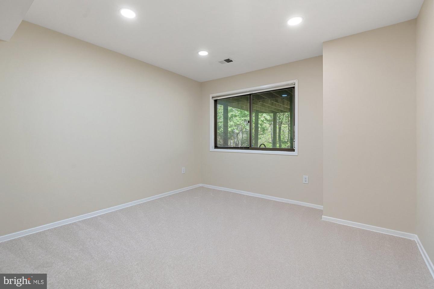 1418 WOLFTRAP RUN RD, VIENNA, Virginia 22182, 5 Bedrooms Bedrooms, ,3 BathroomsBathrooms,Residential,For sale,1418 WOLFTRAP RUN RD,VAFX2233056 MLS # VAFX2233056