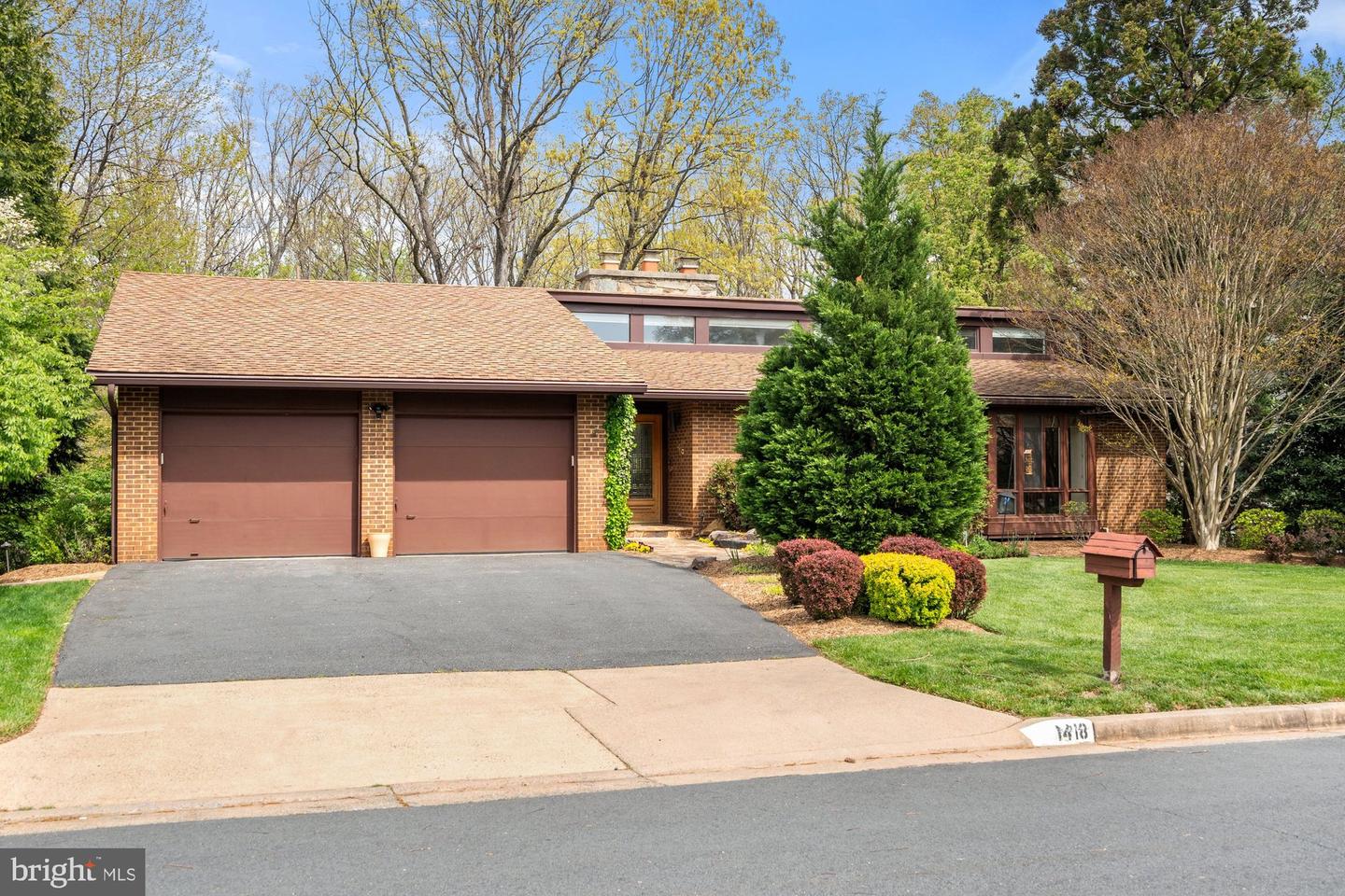 1418 WOLFTRAP RUN RD, VIENNA, Virginia 22182, 5 Bedrooms Bedrooms, ,3 BathroomsBathrooms,Residential,For sale,1418 WOLFTRAP RUN RD,VAFX2233056 MLS # VAFX2233056