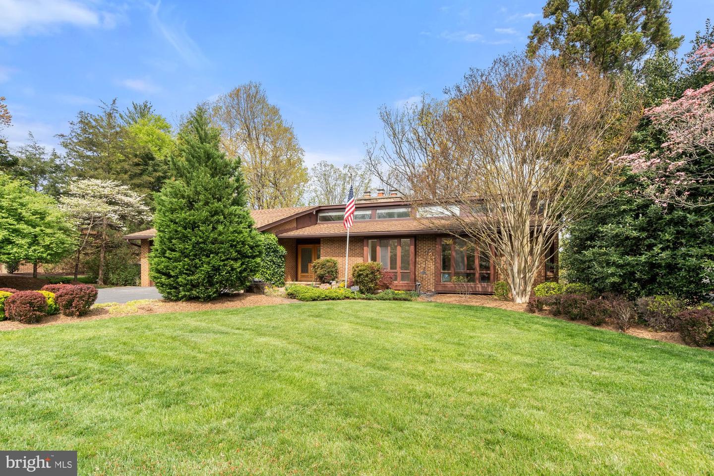 1418 WOLFTRAP RUN RD, VIENNA, Virginia 22182, 5 Bedrooms Bedrooms, ,3 BathroomsBathrooms,Residential,For sale,1418 WOLFTRAP RUN RD,VAFX2233056 MLS # VAFX2233056