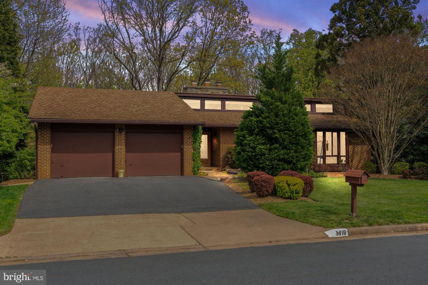 1418 WOLFTRAP RUN RD, VIENNA, Virginia 22182, 5 Bedrooms Bedrooms, ,3 BathroomsBathrooms,Residential,For sale,1418 WOLFTRAP RUN RD,VAFX2233056 MLS # VAFX2233056