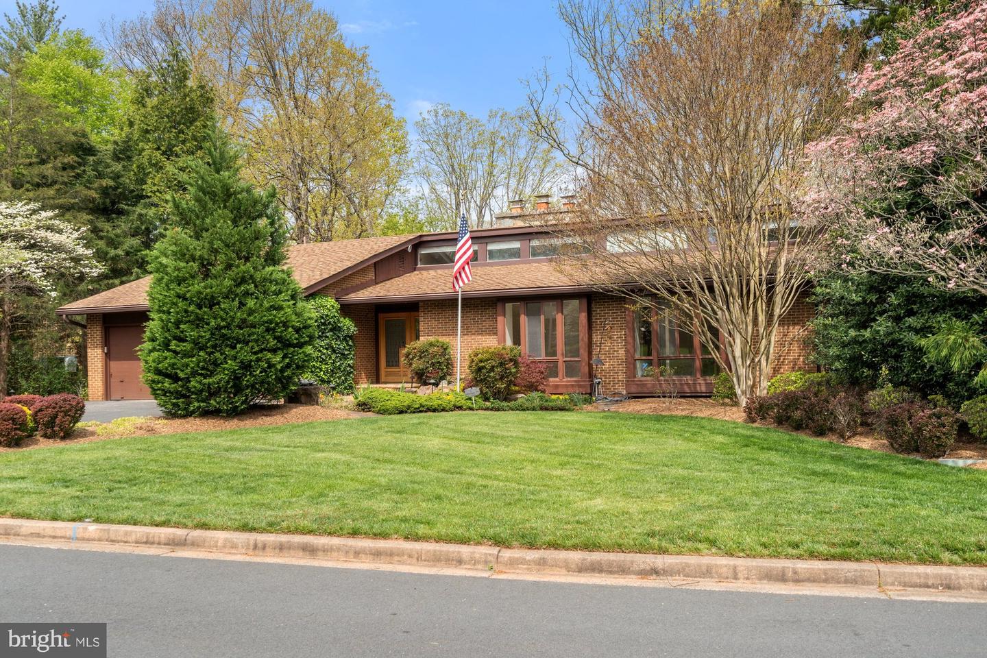 1418 WOLFTRAP RUN RD, VIENNA, Virginia 22182, 5 Bedrooms Bedrooms, ,3 BathroomsBathrooms,Residential,For sale,1418 WOLFTRAP RUN RD,VAFX2233056 MLS # VAFX2233056