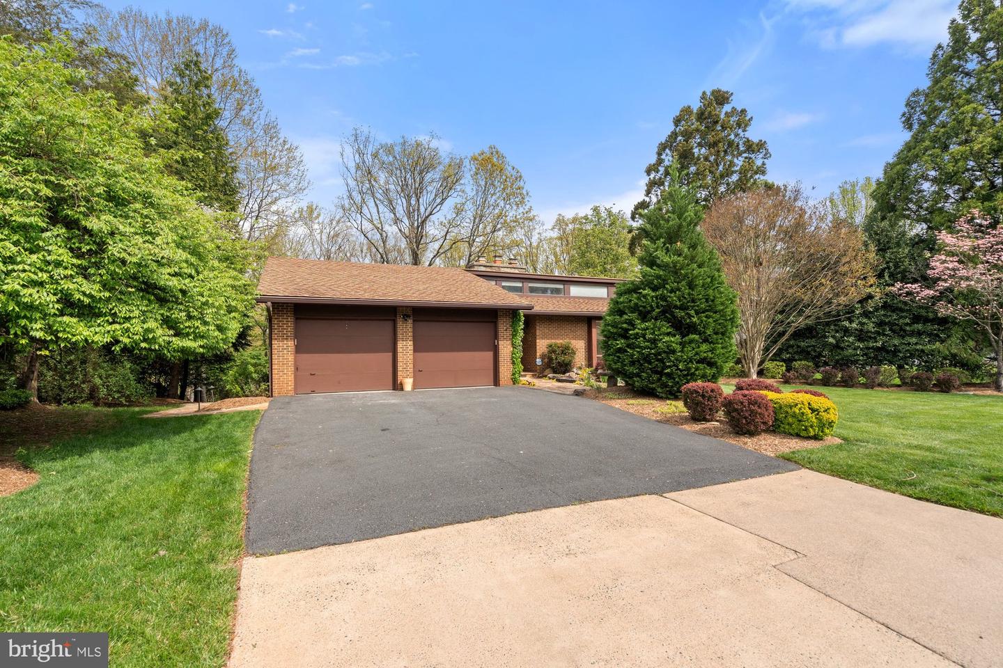 1418 WOLFTRAP RUN RD, VIENNA, Virginia 22182, 5 Bedrooms Bedrooms, ,3 BathroomsBathrooms,Residential,For sale,1418 WOLFTRAP RUN RD,VAFX2233056 MLS # VAFX2233056