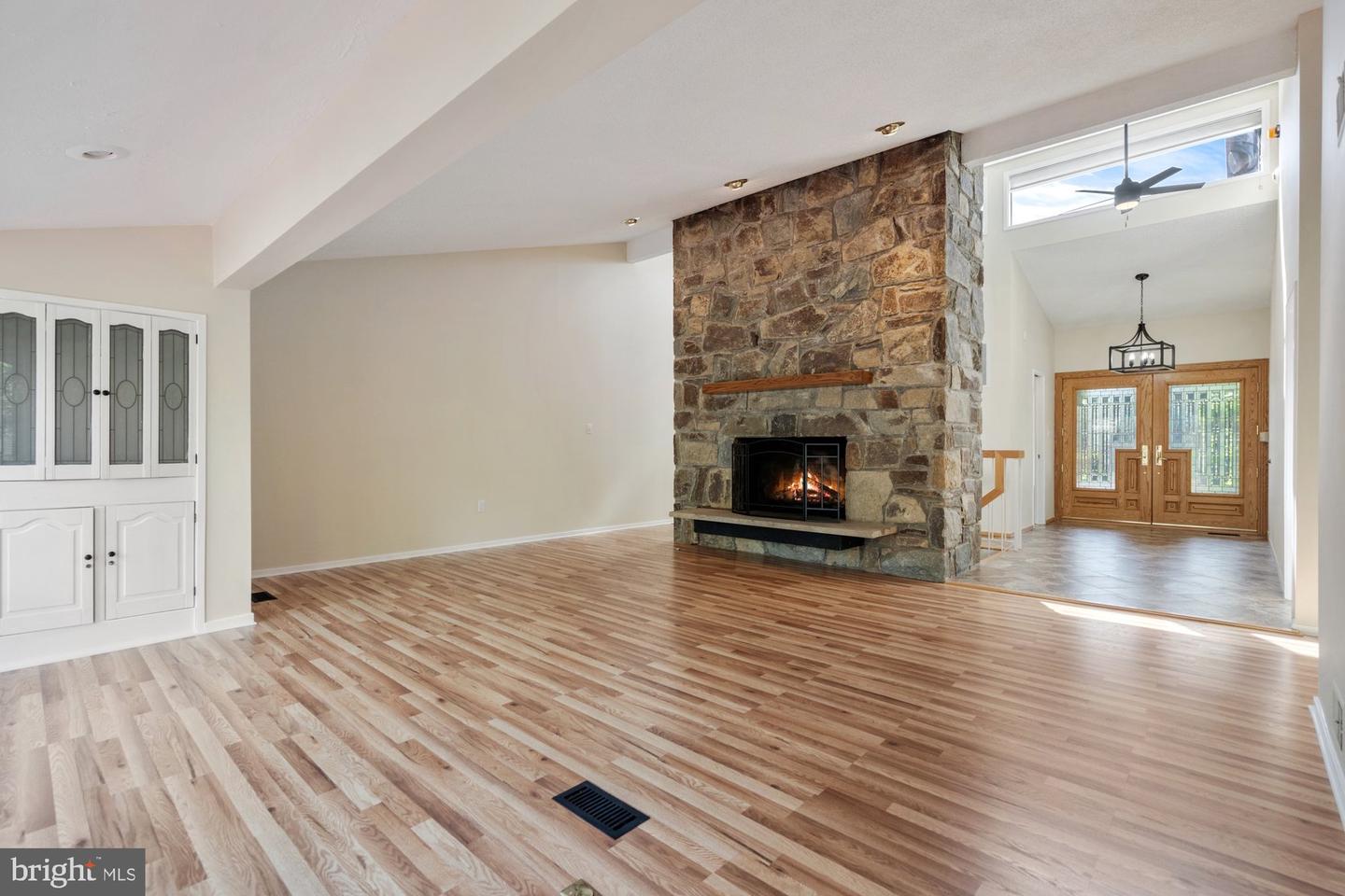 1418 WOLFTRAP RUN RD, VIENNA, Virginia 22182, 5 Bedrooms Bedrooms, ,3 BathroomsBathrooms,Residential,For sale,1418 WOLFTRAP RUN RD,VAFX2233056 MLS # VAFX2233056
