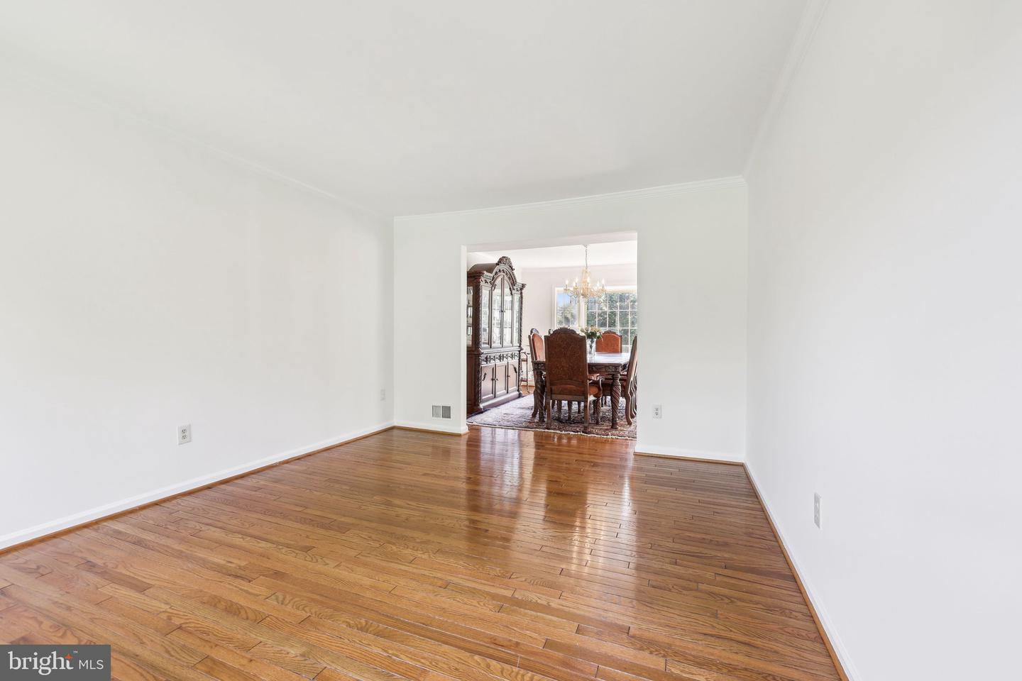 1316 SHAKER WOODS RD, HERNDON, Virginia 20170, 5 Bedrooms Bedrooms, ,4 BathroomsBathrooms,Residential,For sale,1316 SHAKER WOODS RD,VAFX2233168 MLS # VAFX2233168
