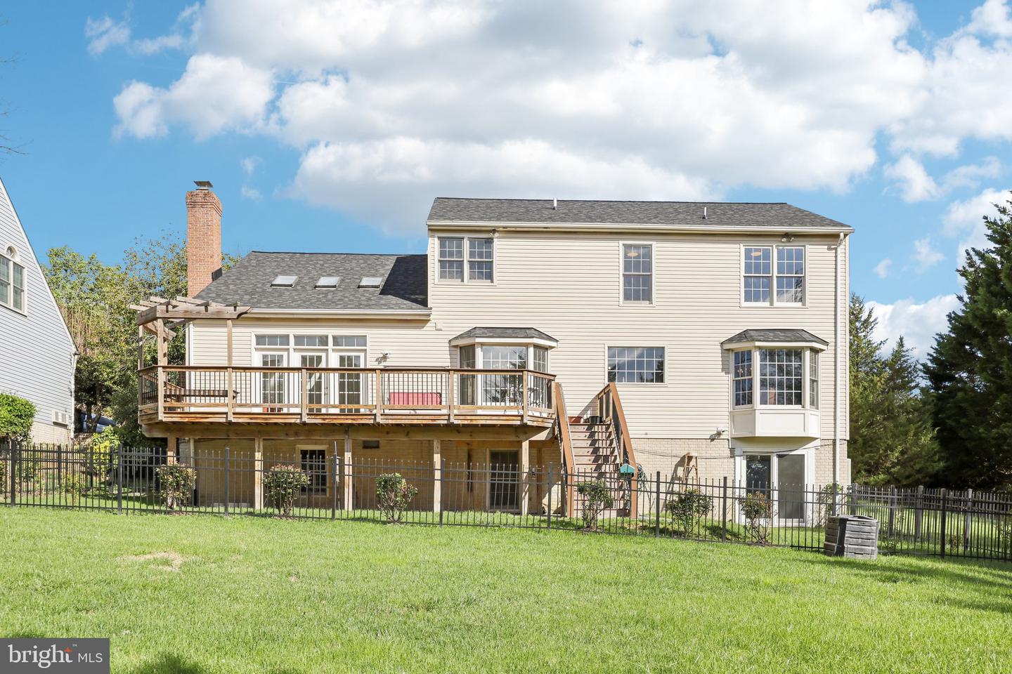 1316 SHAKER WOODS RD, HERNDON, Virginia 20170, 5 Bedrooms Bedrooms, ,4 BathroomsBathrooms,Residential,For sale,1316 SHAKER WOODS RD,VAFX2233168 MLS # VAFX2233168