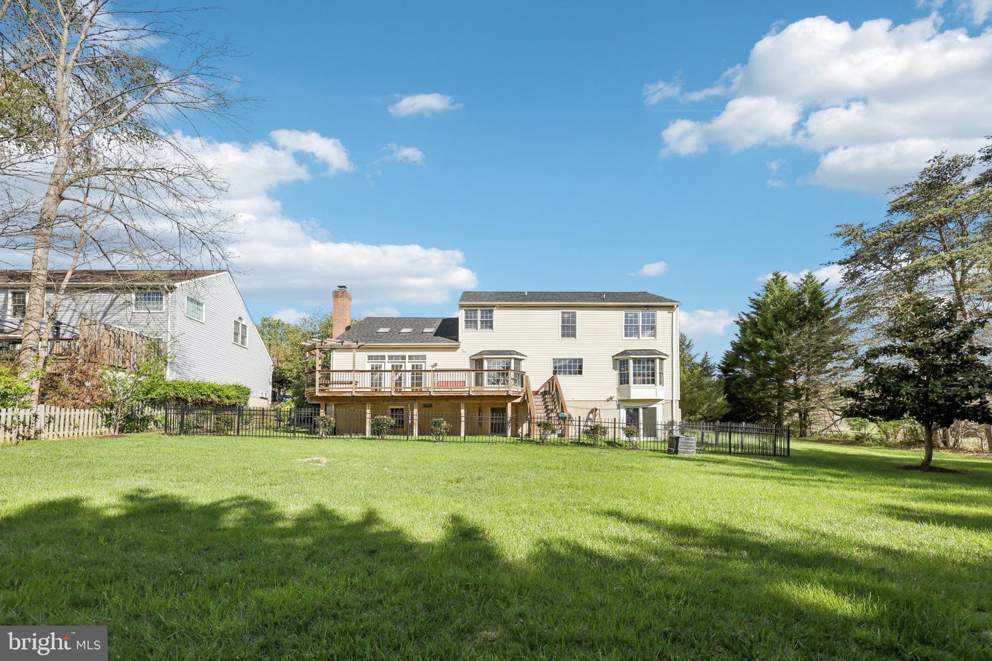 1316 SHAKER WOODS RD, HERNDON, Virginia 20170, 5 Bedrooms Bedrooms, ,4 BathroomsBathrooms,Residential,For sale,1316 SHAKER WOODS RD,VAFX2233168 MLS # VAFX2233168