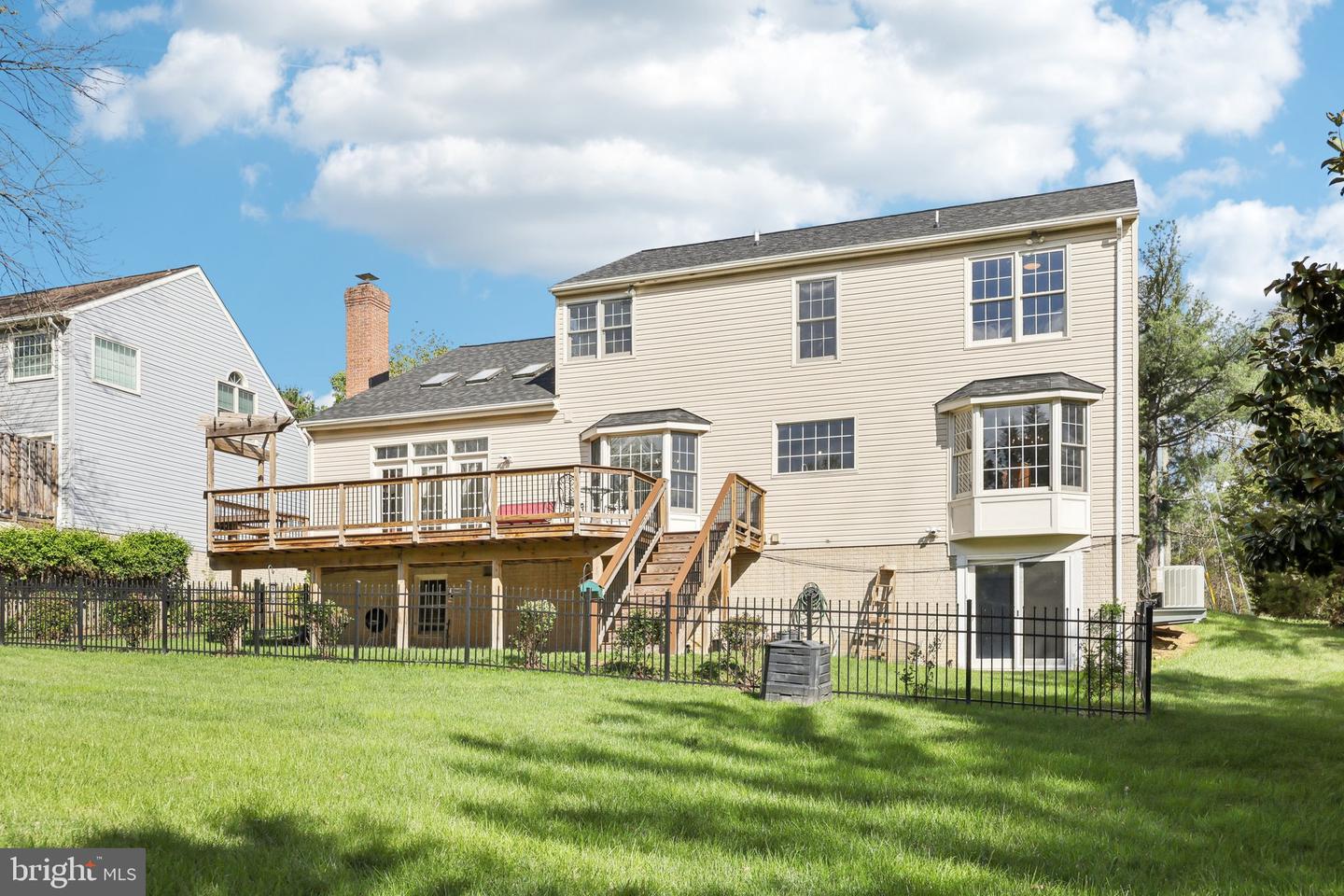 1316 SHAKER WOODS RD, HERNDON, Virginia 20170, 5 Bedrooms Bedrooms, ,4 BathroomsBathrooms,Residential,For sale,1316 SHAKER WOODS RD,VAFX2233168 MLS # VAFX2233168