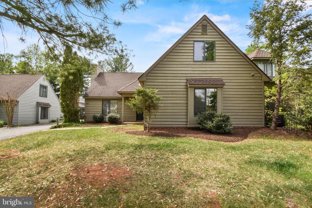 1132 AMBER RIDGE RD, CHARLOTTESVILLE, Virginia 22901, 4 Bedrooms Bedrooms, ,2 BathroomsBathrooms,Residential,1132 AMBER RIDGE RD,VAAB2000954 MLS # VAAB2000954