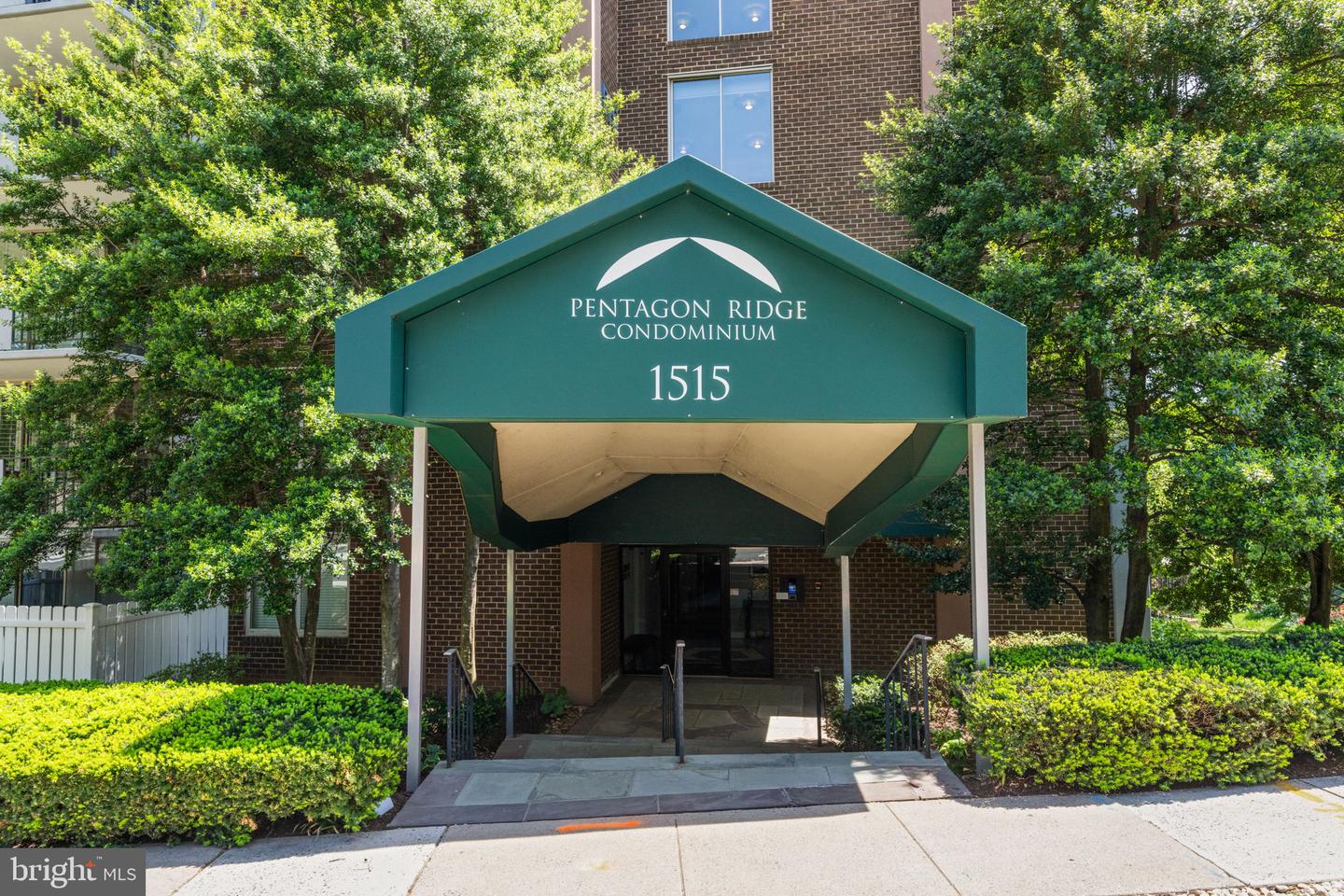 1515 S ARLINGTON RIDGE RD #402, ARLINGTON, Virginia 22202, 2 Bedrooms Bedrooms, ,2 BathroomsBathrooms,Residential,For sale,1515 S ARLINGTON RIDGE RD #402,VAAR2055980 MLS # VAAR2055980