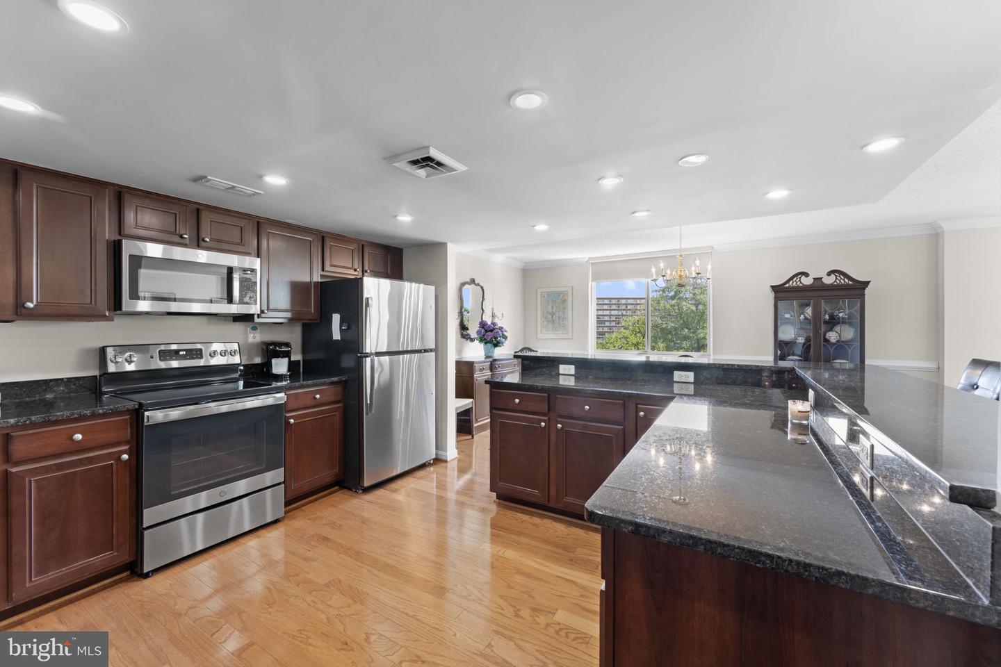 1515 S ARLINGTON RIDGE RD #402, ARLINGTON, Virginia 22202, 2 Bedrooms Bedrooms, ,2 BathroomsBathrooms,Residential,For sale,1515 S ARLINGTON RIDGE RD #402,VAAR2055980 MLS # VAAR2055980
