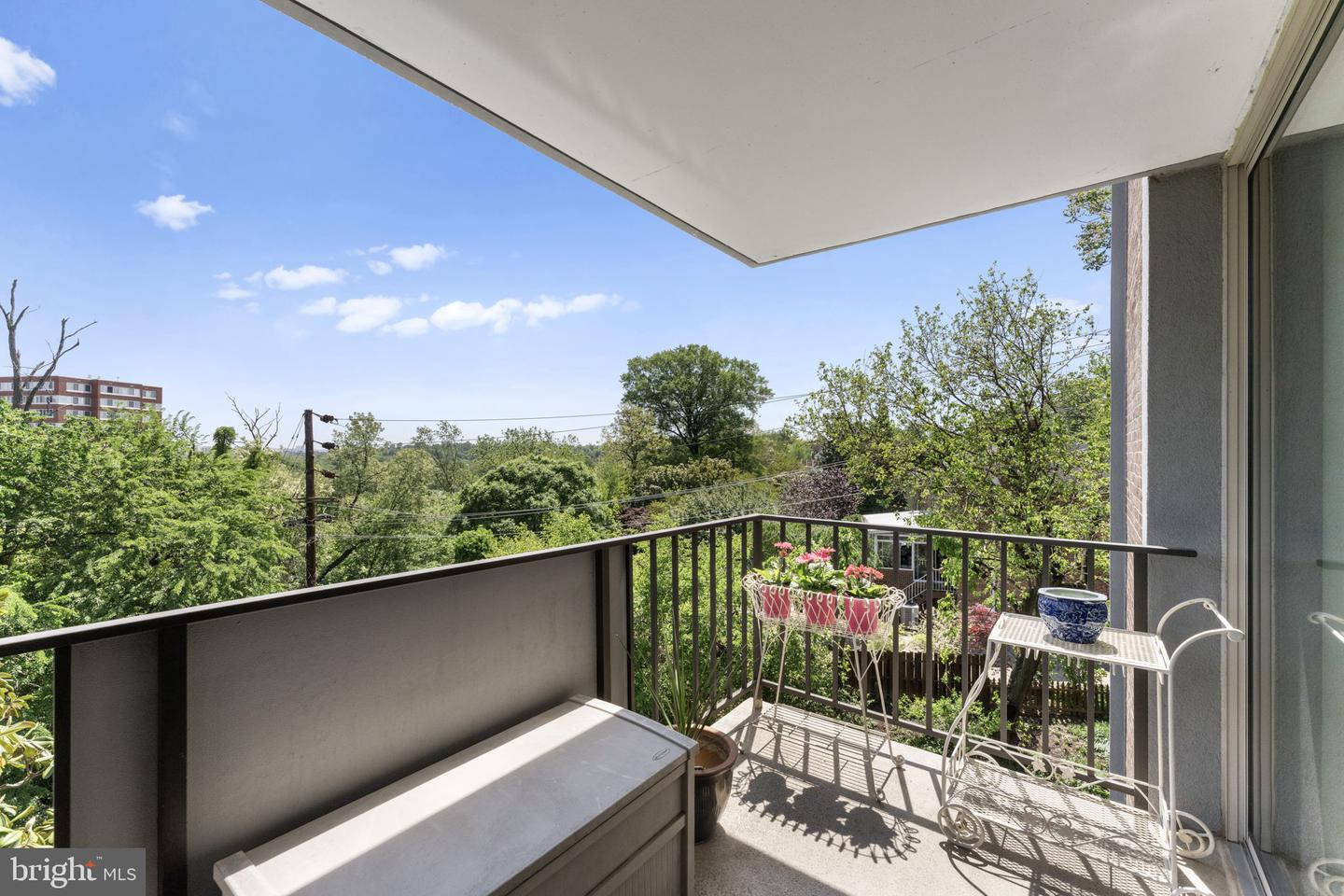 1515 S ARLINGTON RIDGE RD #402, ARLINGTON, Virginia 22202, 2 Bedrooms Bedrooms, ,2 BathroomsBathrooms,Residential,For sale,1515 S ARLINGTON RIDGE RD #402,VAAR2055980 MLS # VAAR2055980