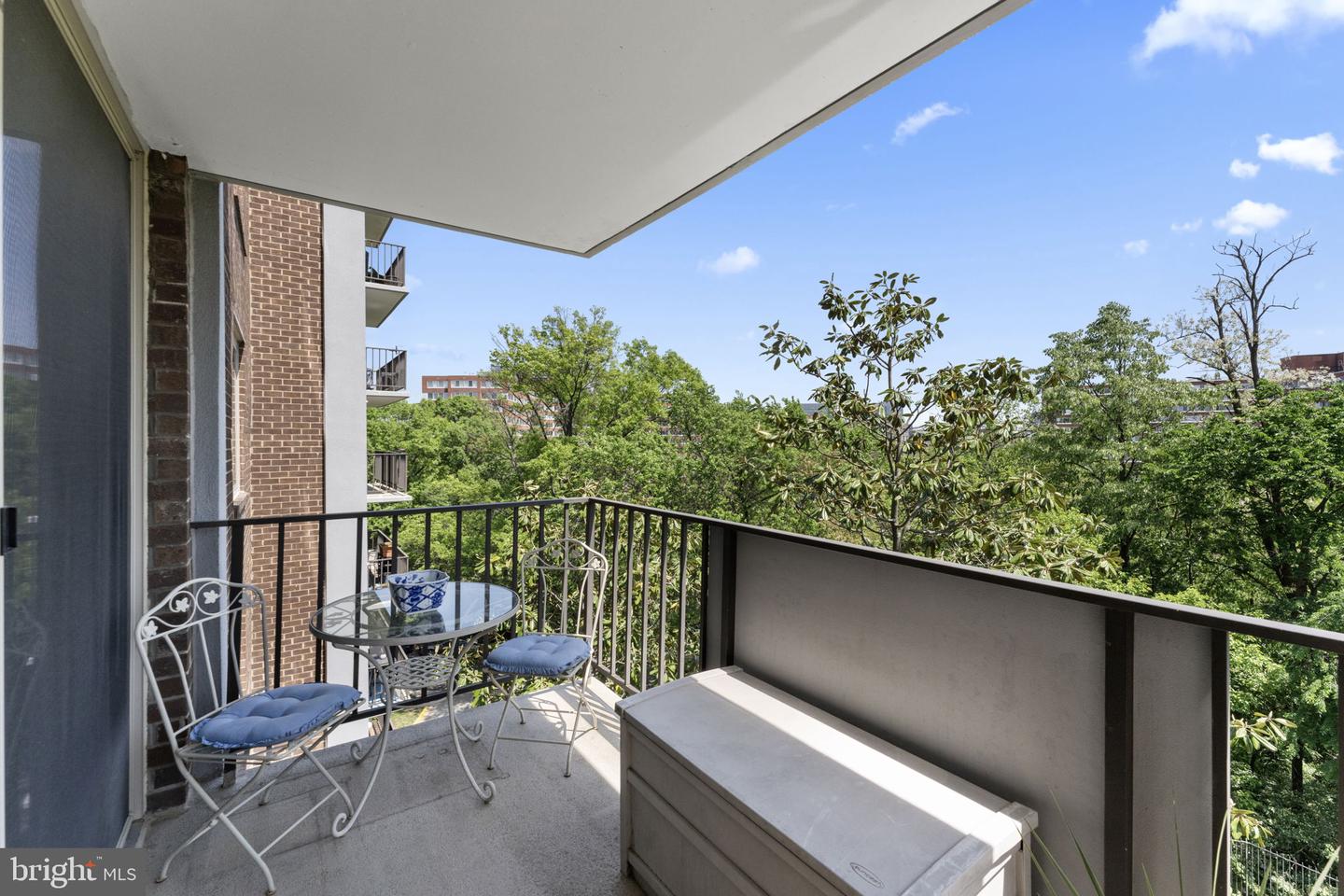 1515 S ARLINGTON RIDGE RD #402, ARLINGTON, Virginia 22202, 2 Bedrooms Bedrooms, ,2 BathroomsBathrooms,Residential,For sale,1515 S ARLINGTON RIDGE RD #402,VAAR2055980 MLS # VAAR2055980