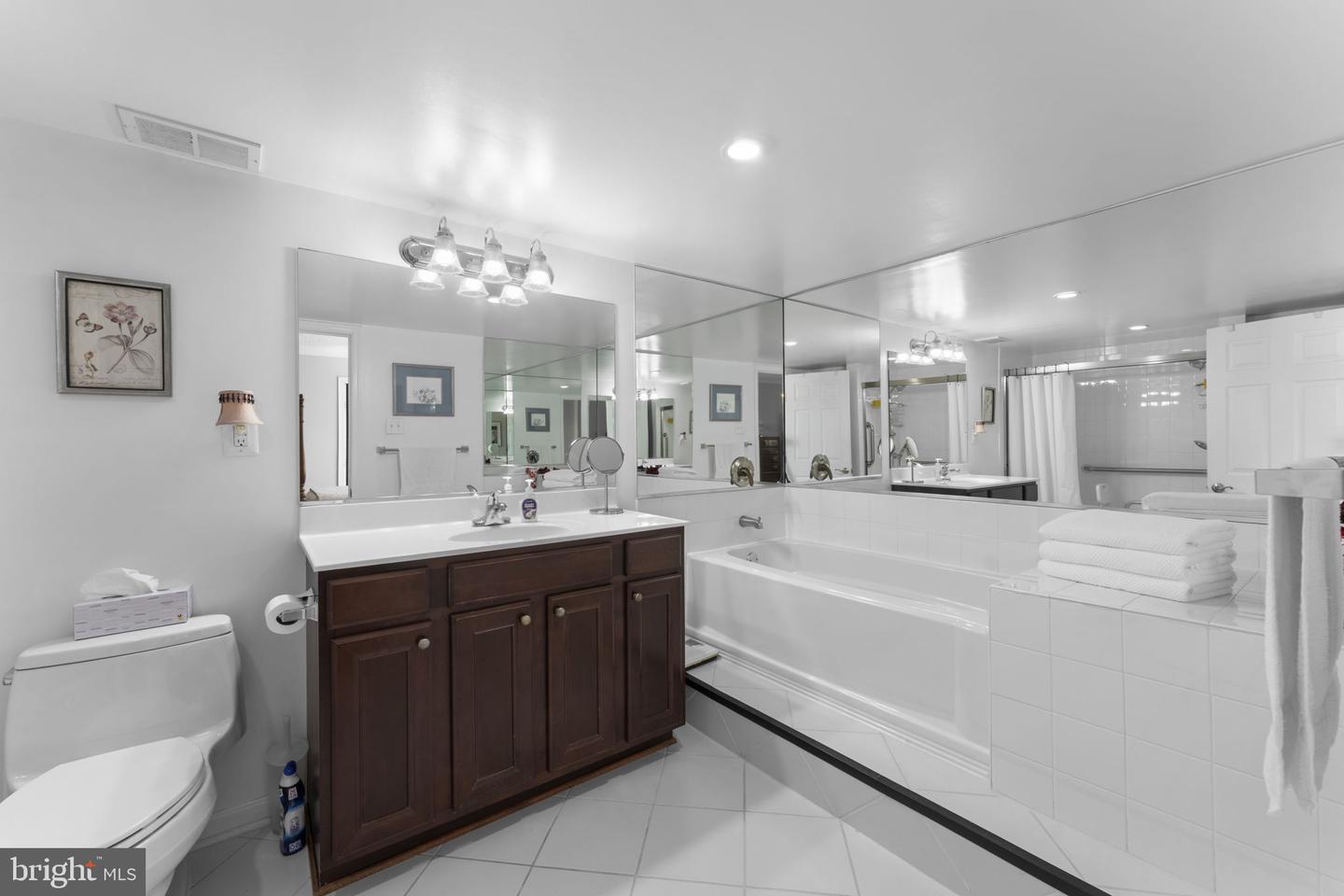 1515 S ARLINGTON RIDGE RD #402, ARLINGTON, Virginia 22202, 2 Bedrooms Bedrooms, ,2 BathroomsBathrooms,Residential,For sale,1515 S ARLINGTON RIDGE RD #402,VAAR2055980 MLS # VAAR2055980