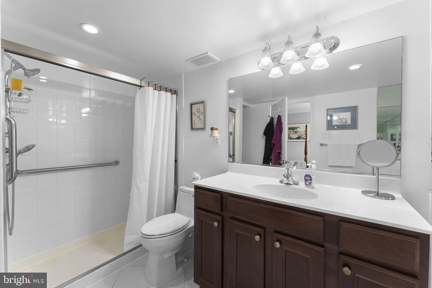 1515 S ARLINGTON RIDGE RD #402, ARLINGTON, Virginia 22202, 2 Bedrooms Bedrooms, ,2 BathroomsBathrooms,Residential,For sale,1515 S ARLINGTON RIDGE RD #402,VAAR2055980 MLS # VAAR2055980