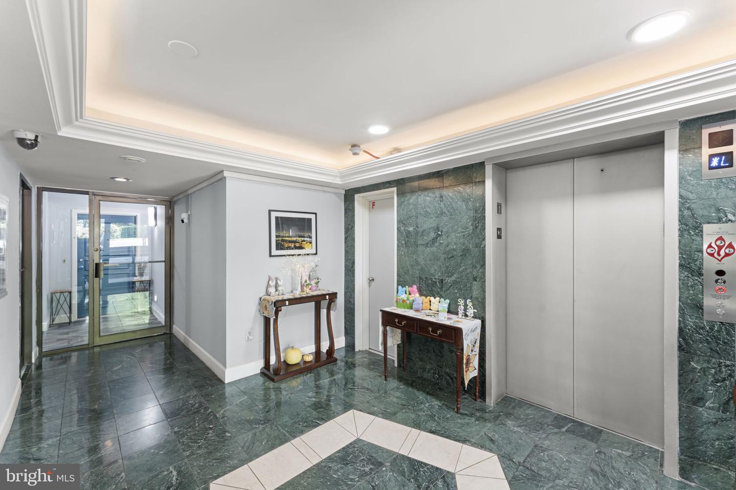 1515 S ARLINGTON RIDGE RD #402, ARLINGTON, Virginia 22202, 2 Bedrooms Bedrooms, ,2 BathroomsBathrooms,Residential,For sale,1515 S ARLINGTON RIDGE RD #402,VAAR2055980 MLS # VAAR2055980