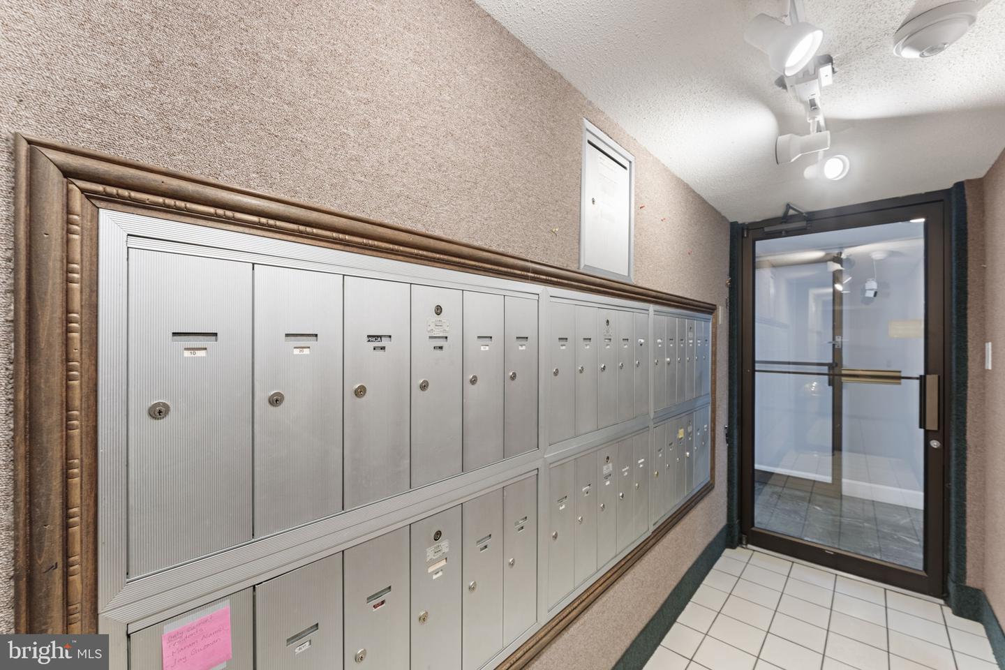 1515 S ARLINGTON RIDGE RD #402, ARLINGTON, Virginia 22202, 2 Bedrooms Bedrooms, ,2 BathroomsBathrooms,Residential,For sale,1515 S ARLINGTON RIDGE RD #402,VAAR2055980 MLS # VAAR2055980