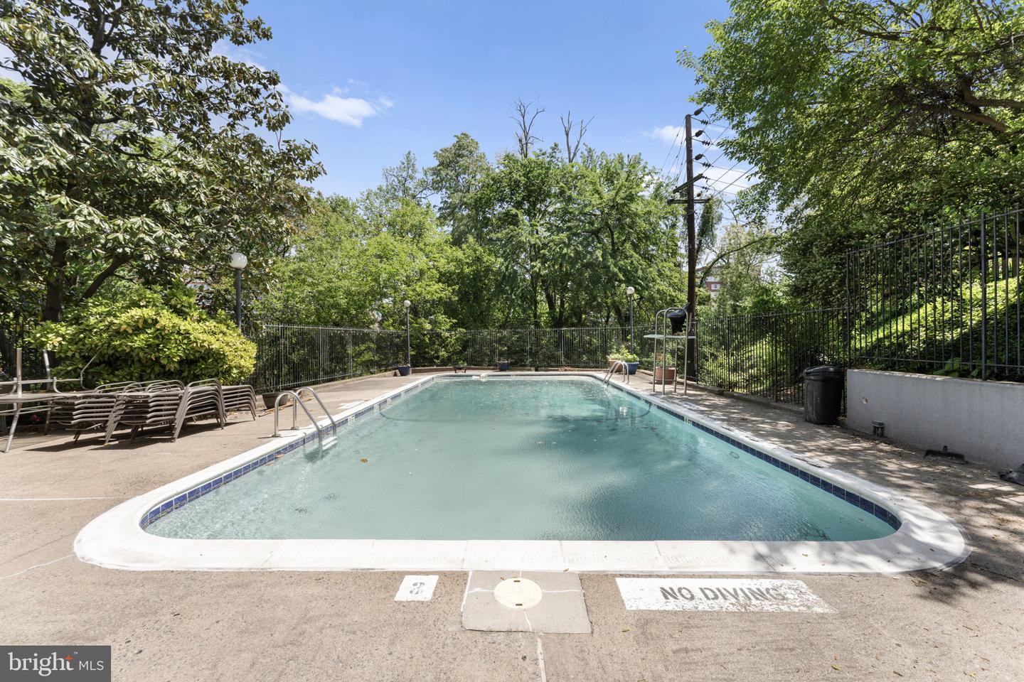1515 S ARLINGTON RIDGE RD #402, ARLINGTON, Virginia 22202, 2 Bedrooms Bedrooms, ,2 BathroomsBathrooms,Residential,For sale,1515 S ARLINGTON RIDGE RD #402,VAAR2055980 MLS # VAAR2055980