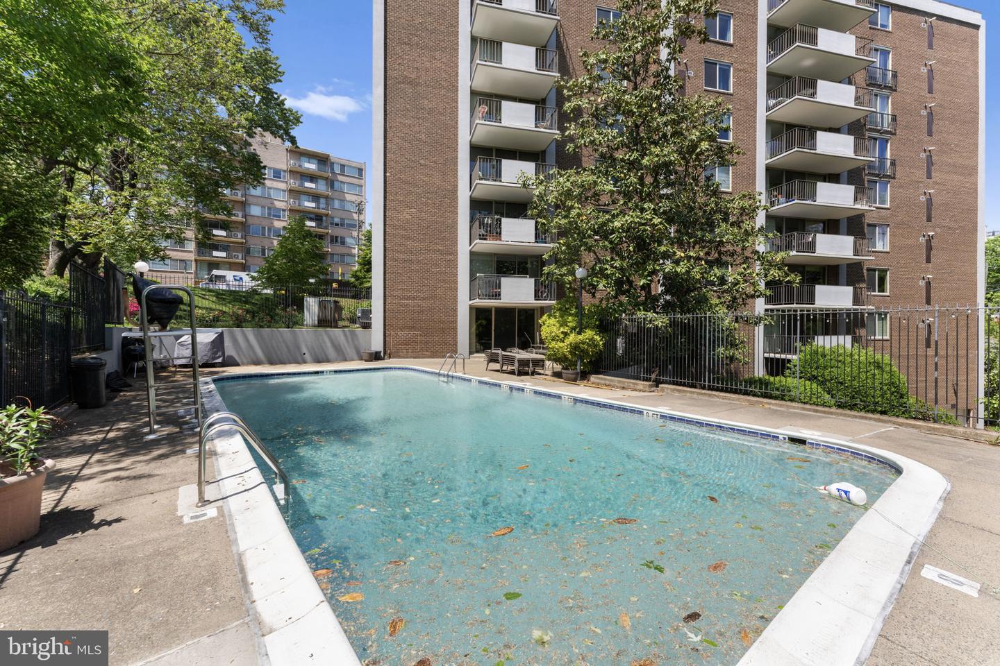 1515 S ARLINGTON RIDGE RD #402, ARLINGTON, Virginia 22202, 2 Bedrooms Bedrooms, ,2 BathroomsBathrooms,Residential,For sale,1515 S ARLINGTON RIDGE RD #402,VAAR2055980 MLS # VAAR2055980