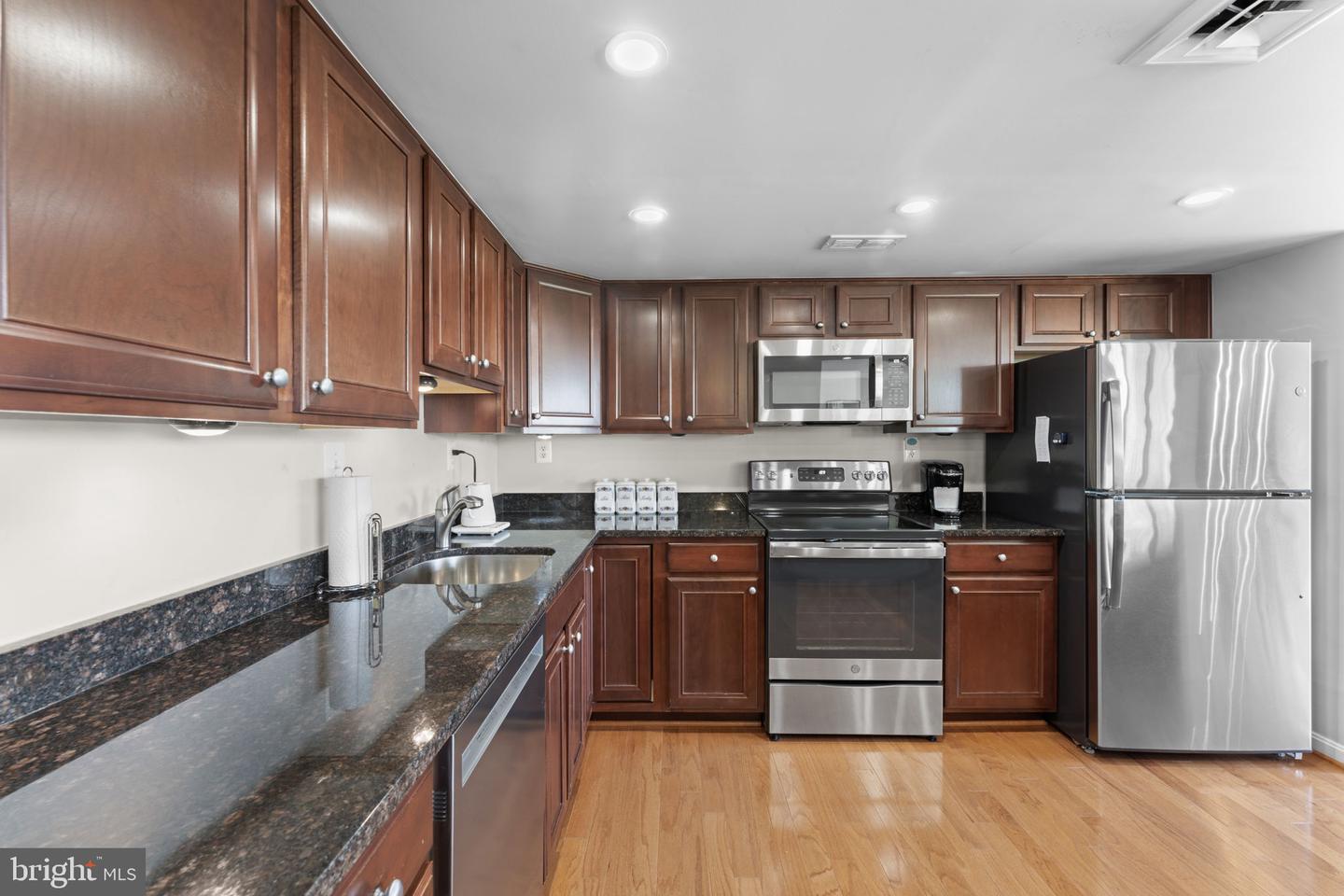 1515 S ARLINGTON RIDGE RD #402, ARLINGTON, Virginia 22202, 2 Bedrooms Bedrooms, ,2 BathroomsBathrooms,Residential,For sale,1515 S ARLINGTON RIDGE RD #402,VAAR2055980 MLS # VAAR2055980